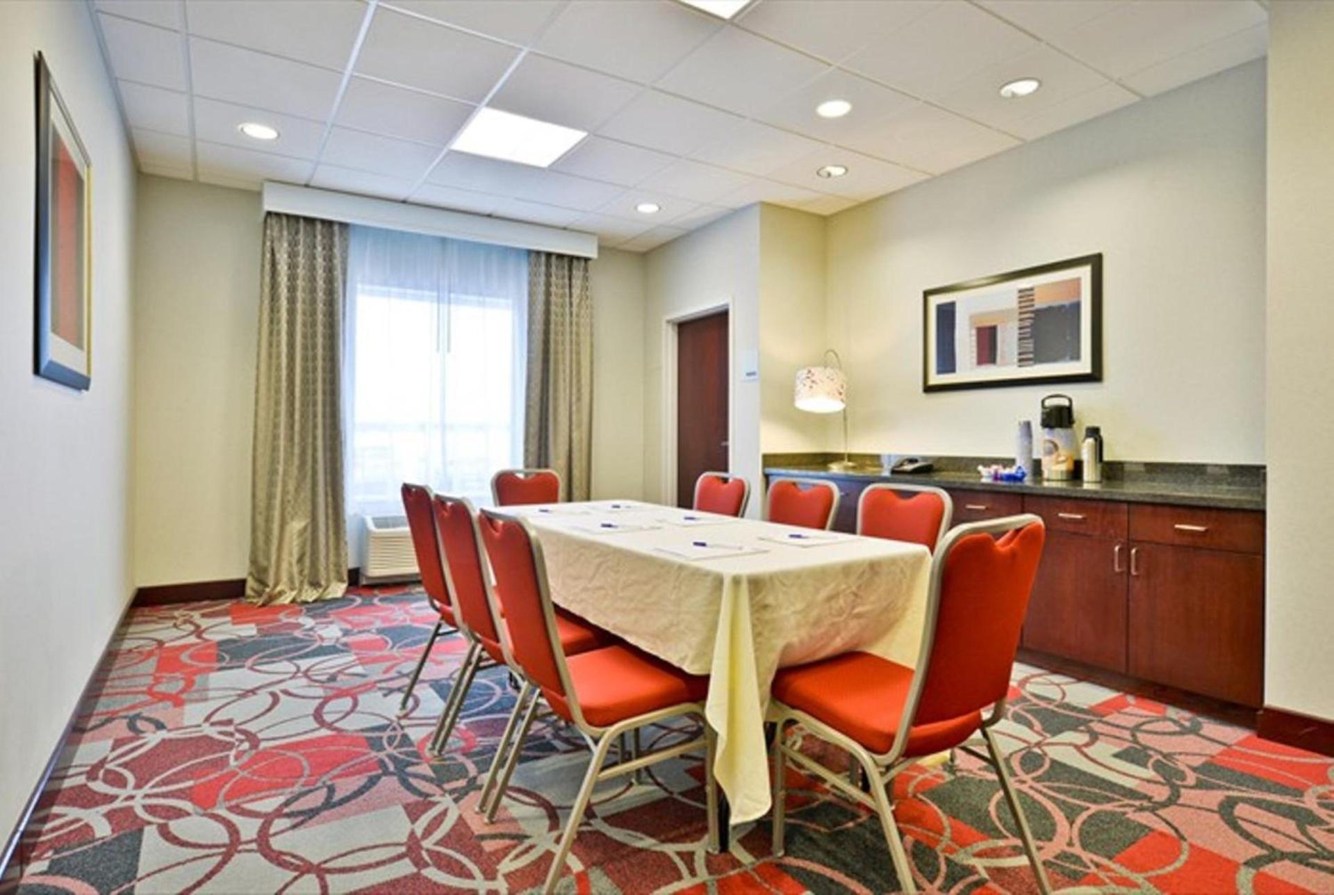 Holiday Inn Express & Suites Utica by IHG photo 3
