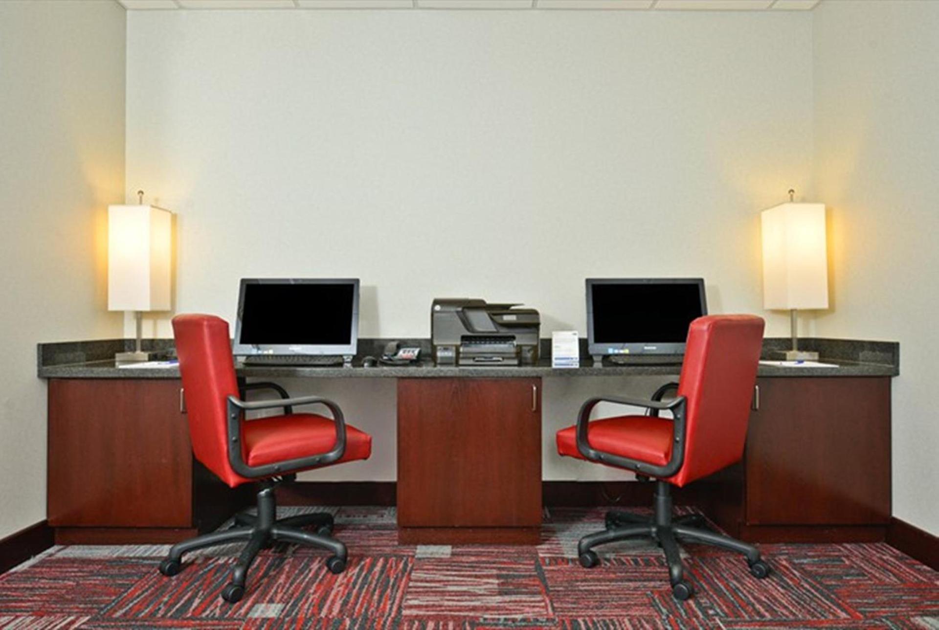 Holiday Inn Express & Suites Utica by IHG photo 14