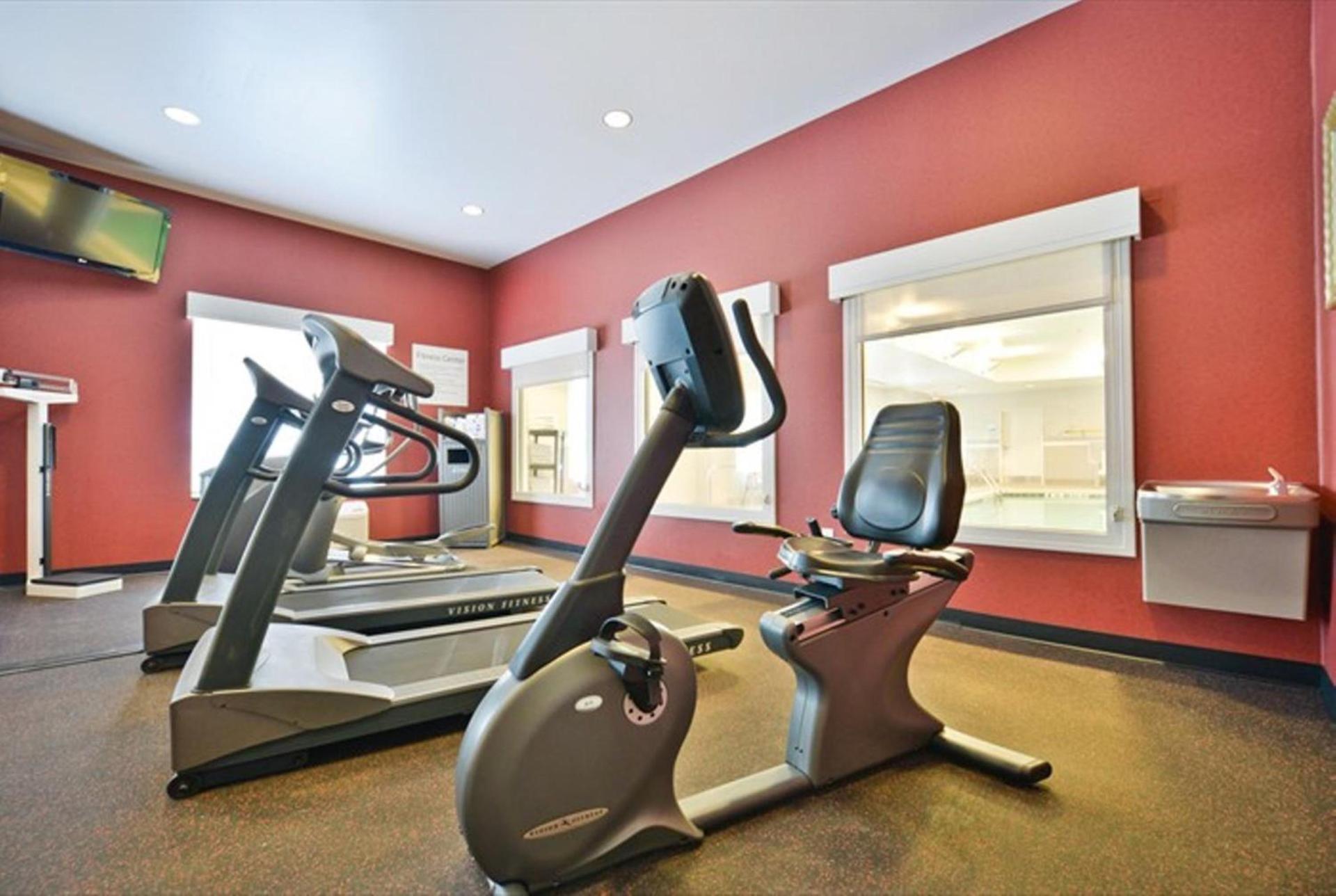 Holiday Inn Express & Suites Utica by IHG photo 15