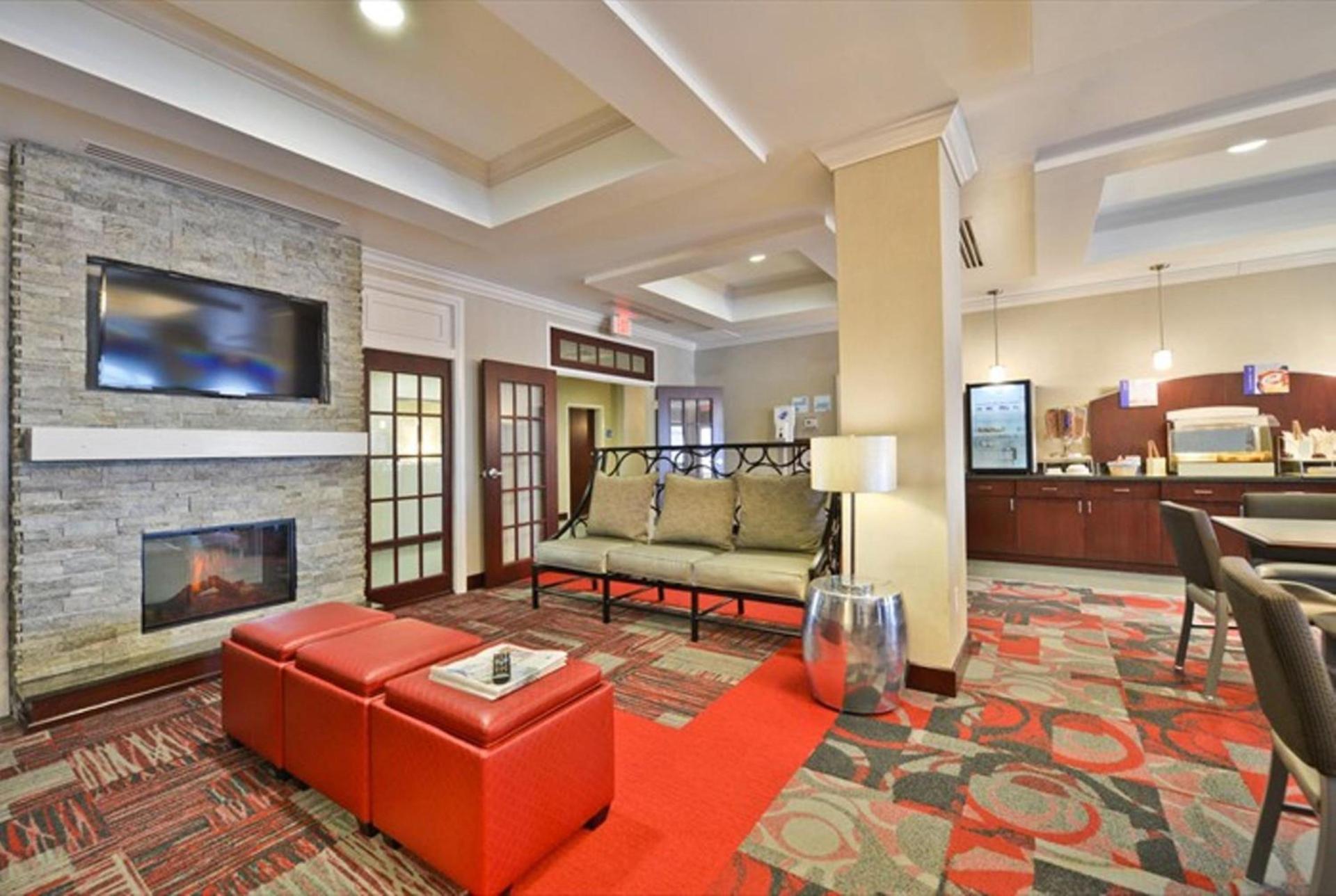 Holiday Inn Express & Suites Utica by IHG photo 8