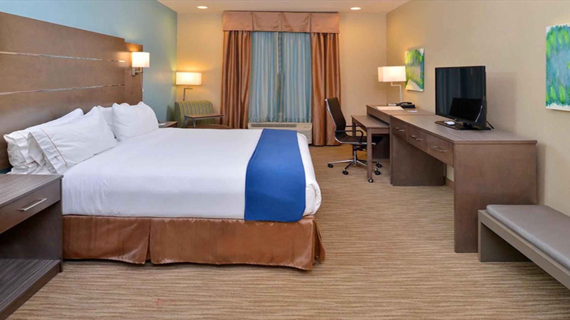 Holiday Inn Express and Suites Schulenburg by IHG photo 6