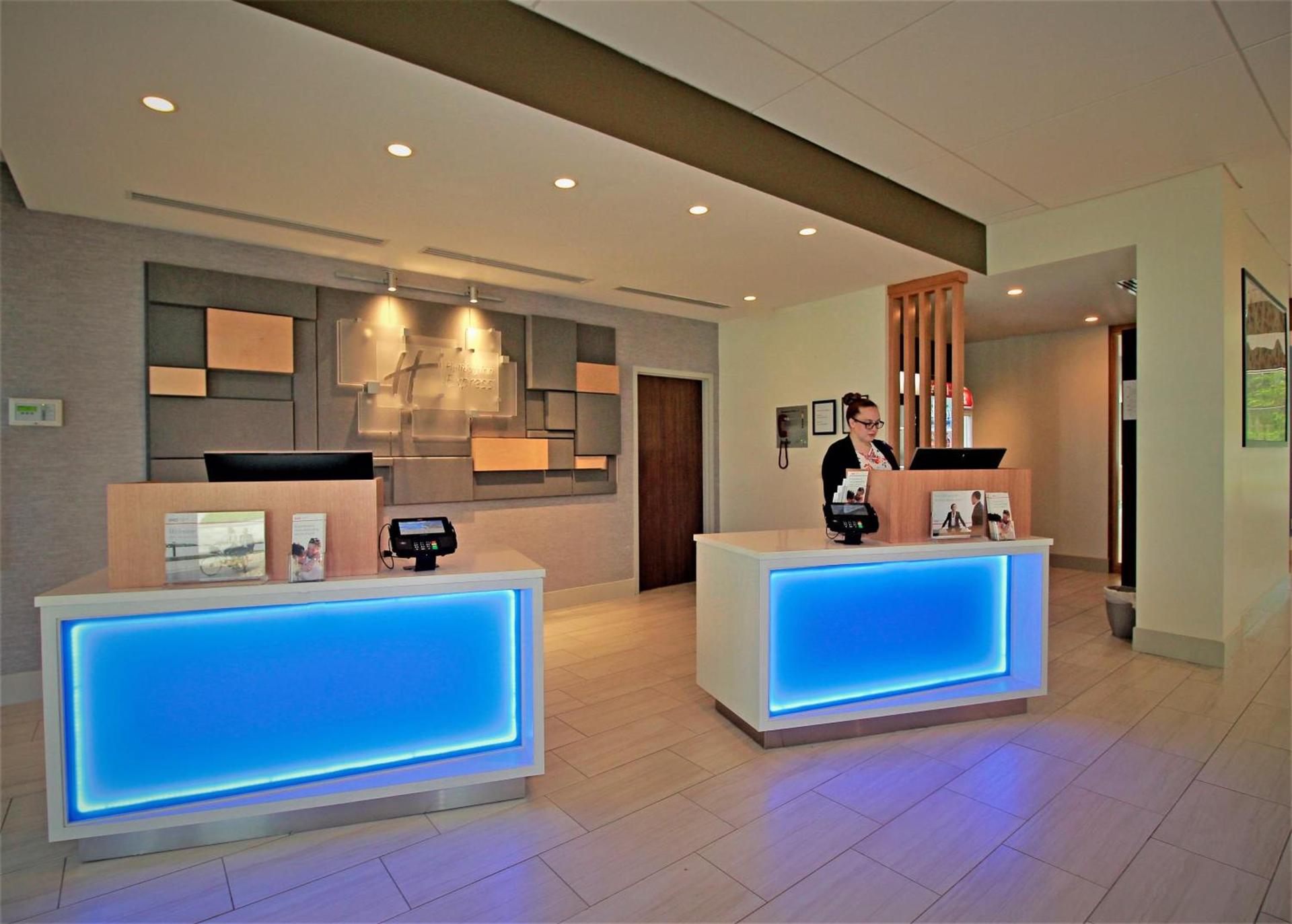 Holiday Inn Express & Suites Ocala by IHG photo 9