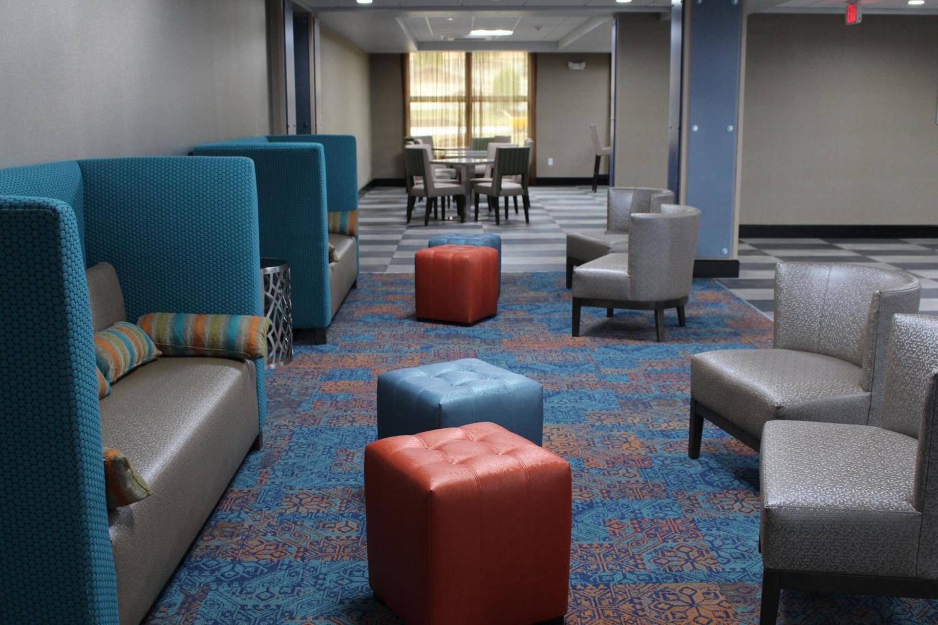Holiday Inn Express & Suites Shawnee - Kansas City West by IHG photo 20