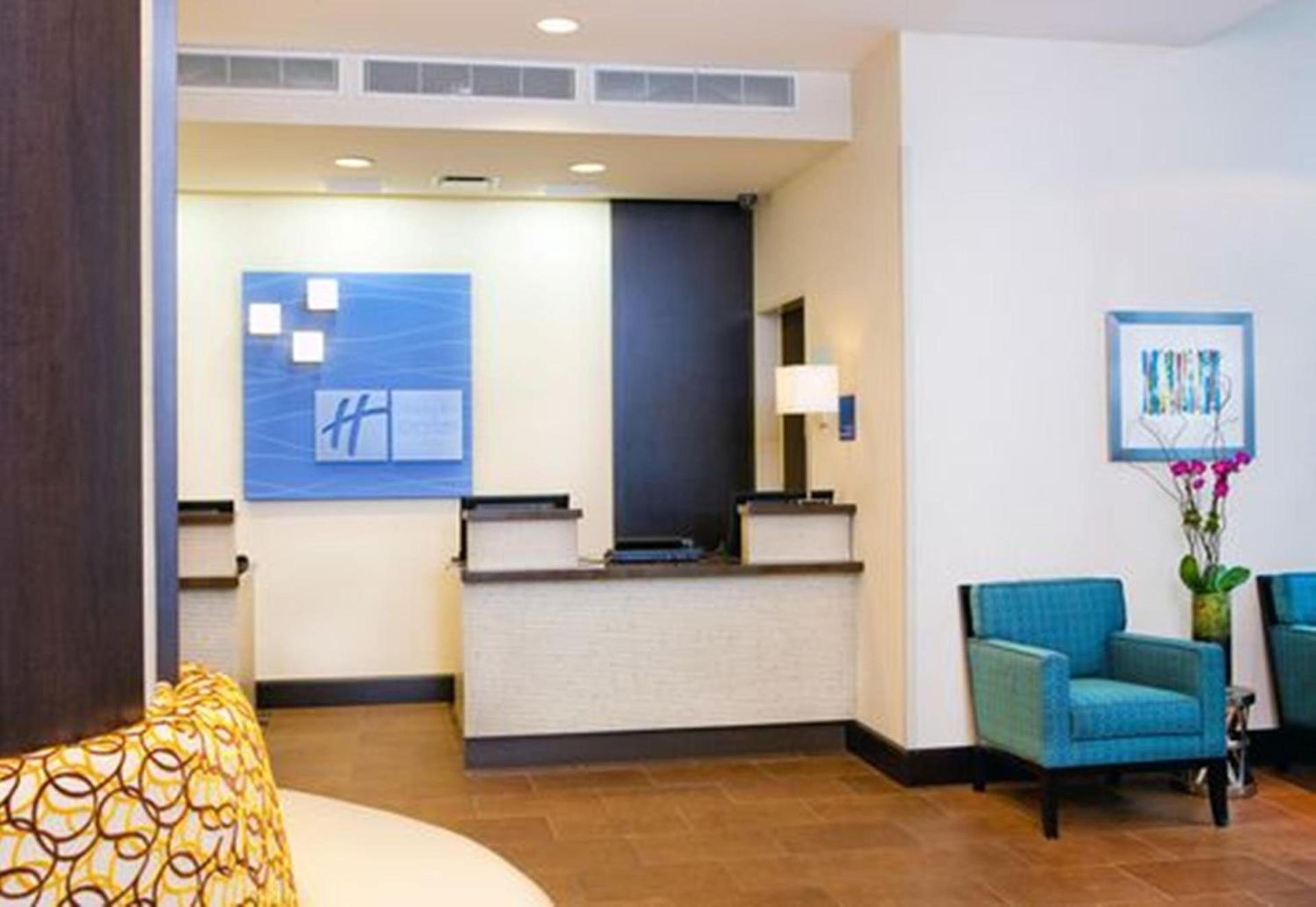 Holiday Inn Express - Times Square South by IHG photo 13
