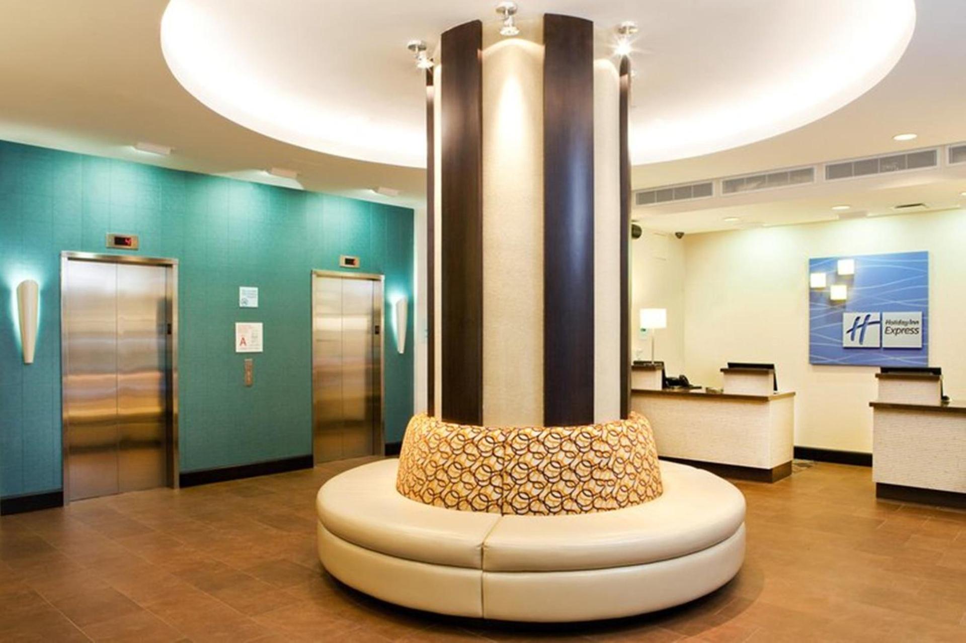 Holiday Inn Express - Times Square South by IHG photo 10