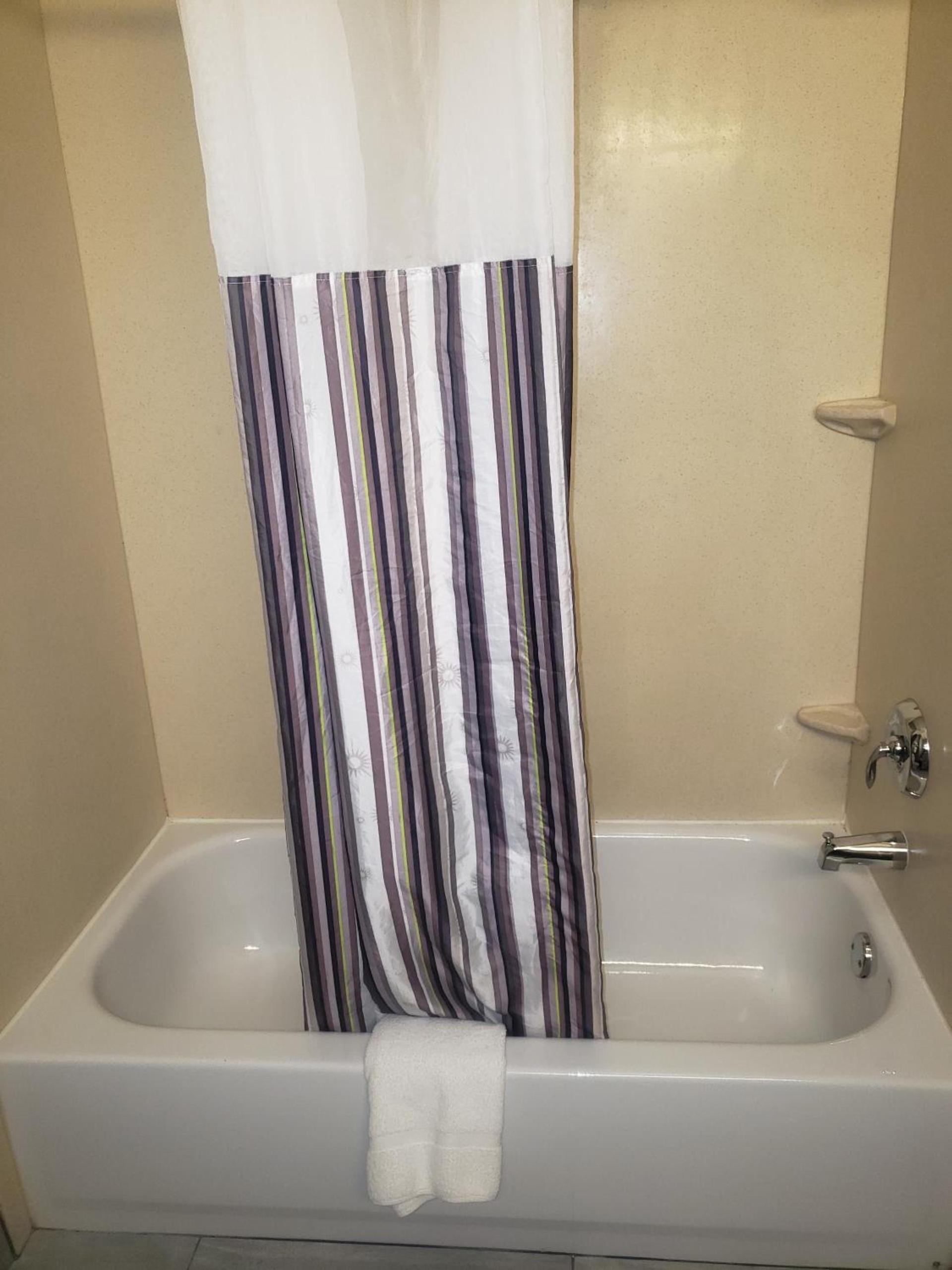Stay Express Inn & Suites - Mobile, Al photo 7