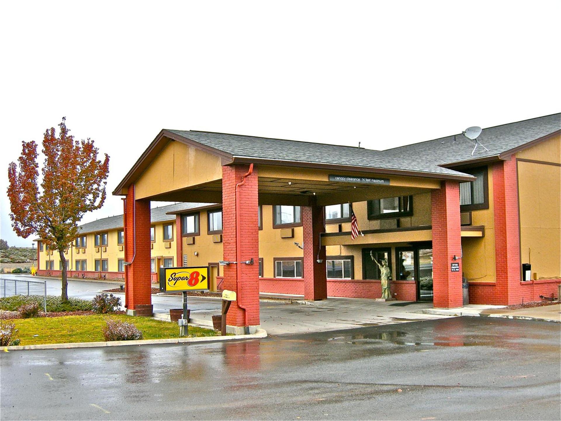 Super 8 by Wyndham Baker City photo 30