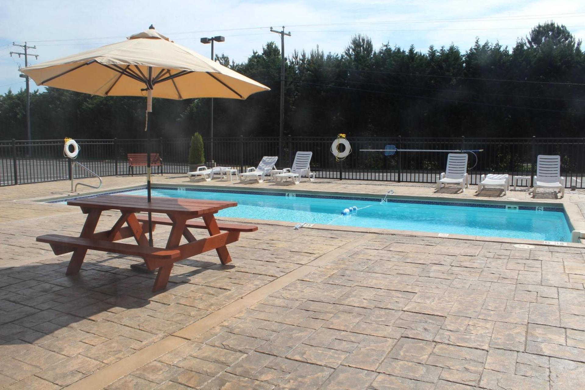 Holiday Inn Express Hotel & Suites Warrenton by IHG photo 25