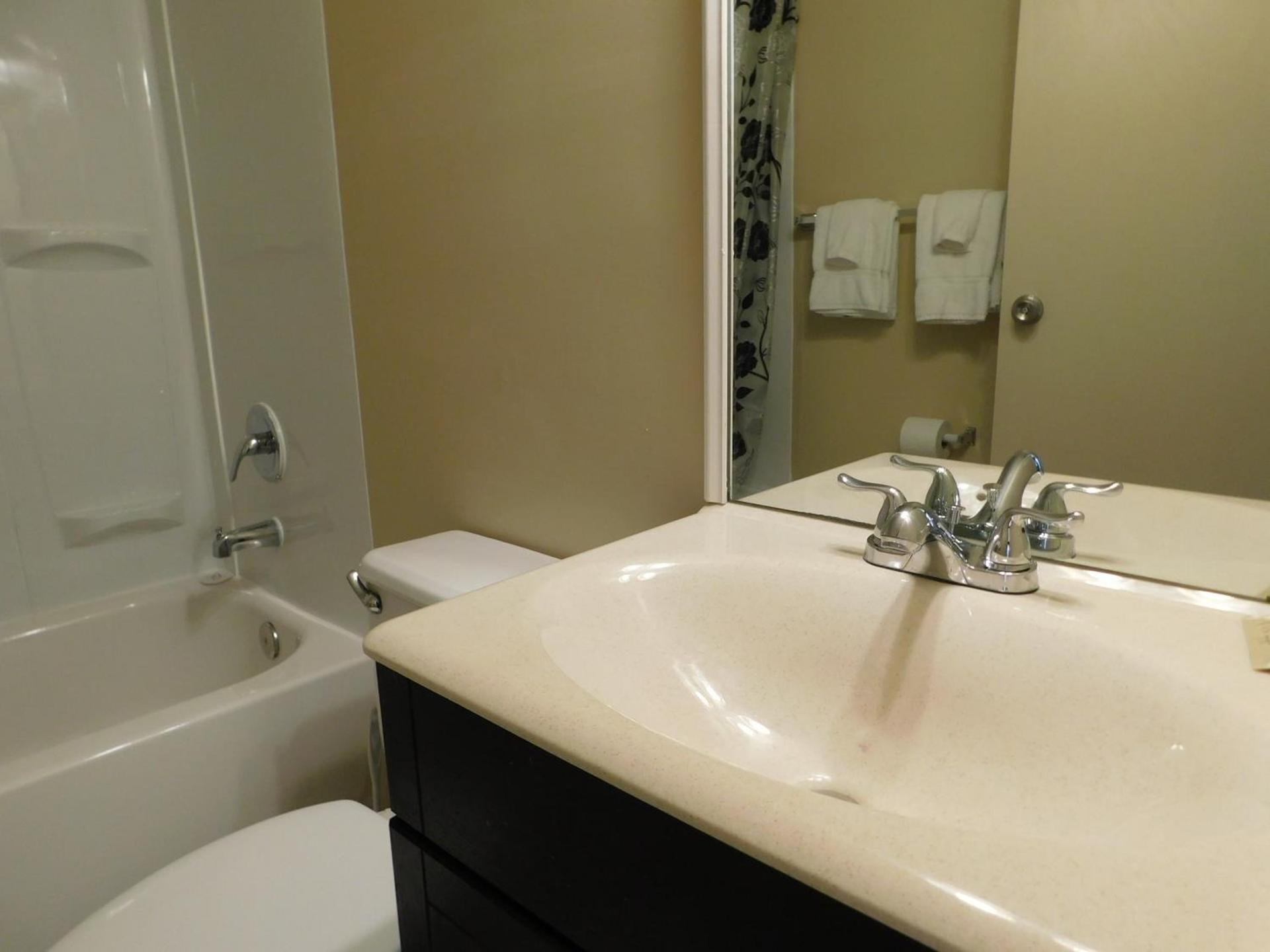 APM Inn and Suites photo 8