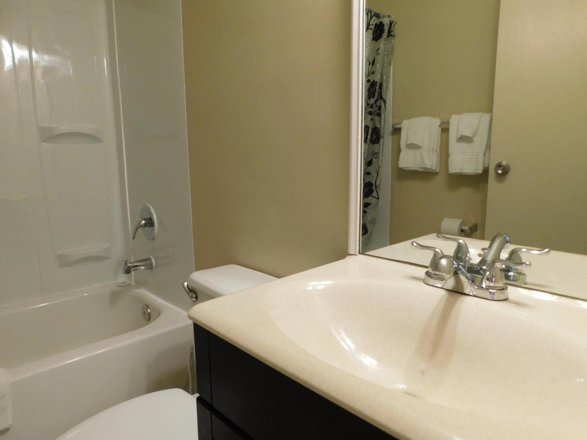 APM Inn and Suites photo 7