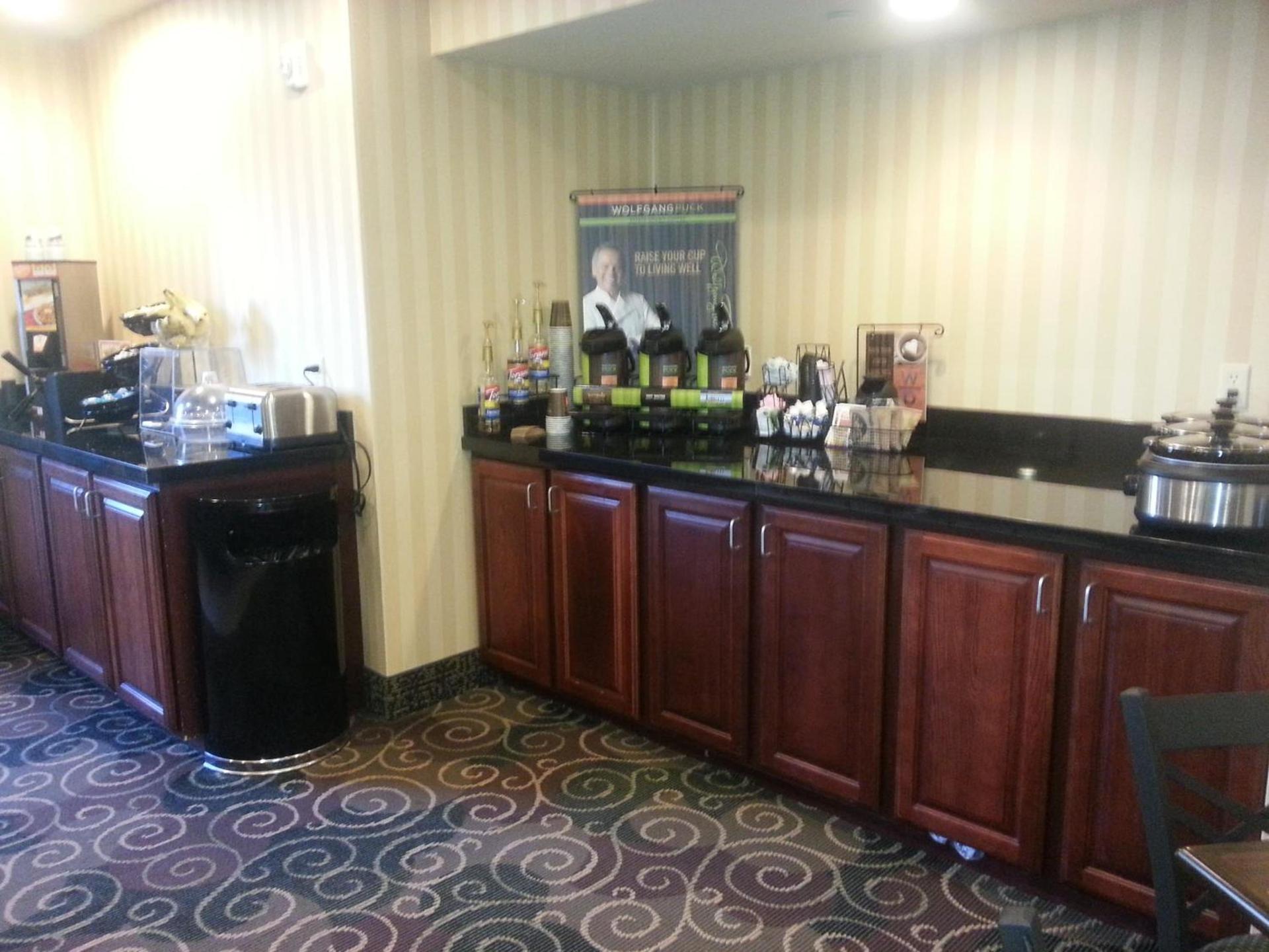 Cobblestone Inn & Suites - Bloomfield photo 11