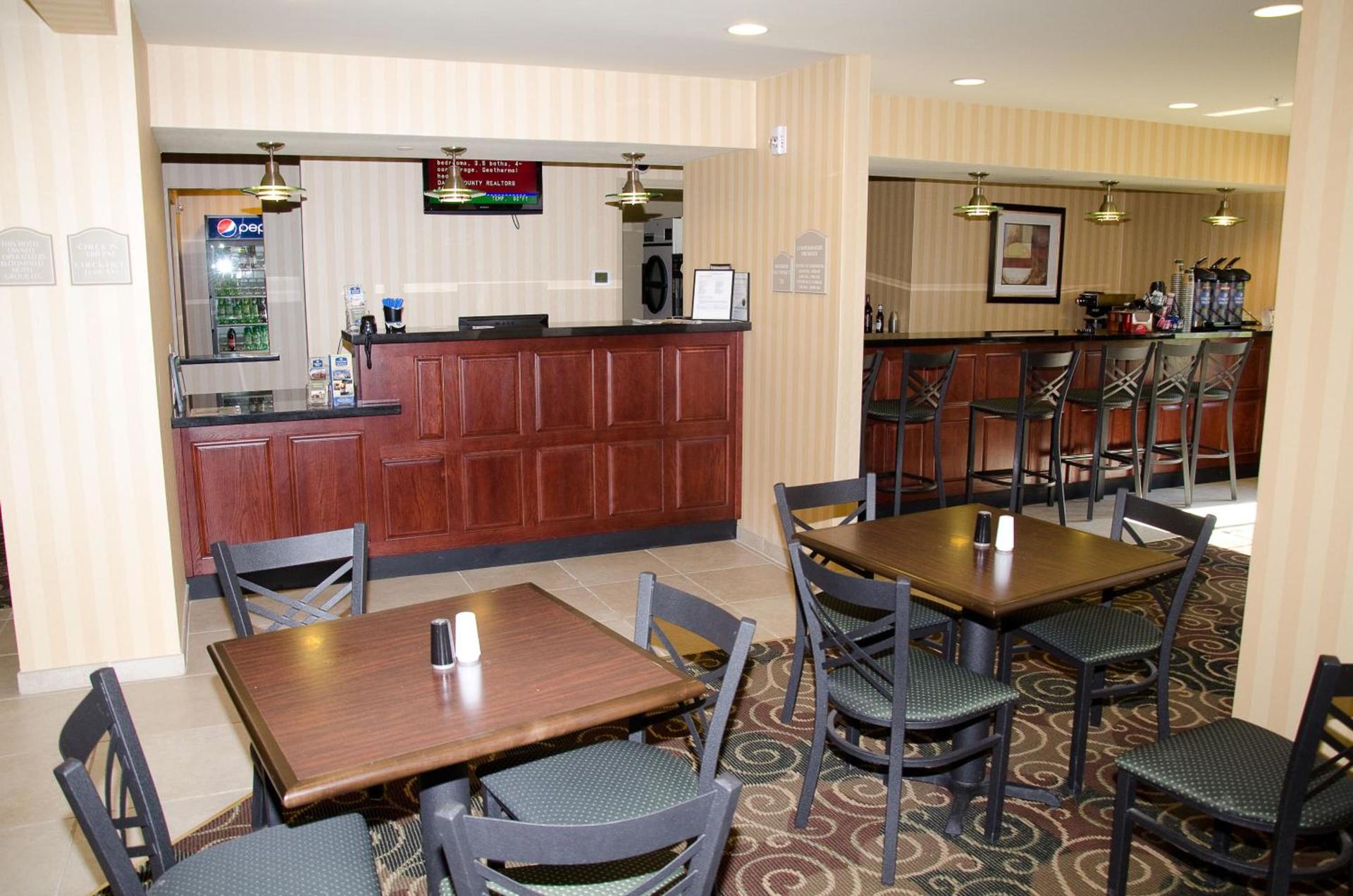 Cobblestone Inn & Suites - Bloomfield photo 12