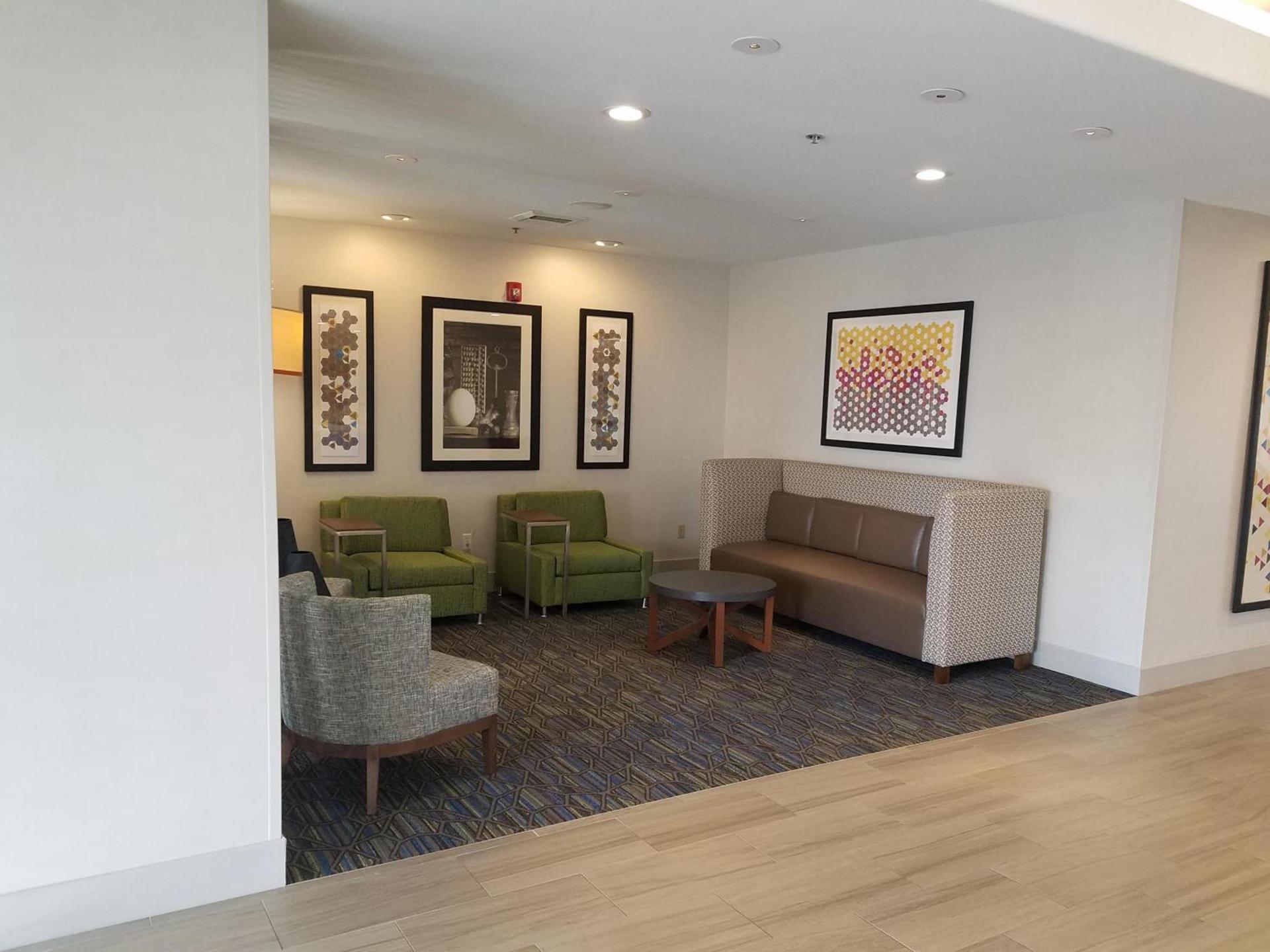 Holiday Inn Express & Suites Dinuba West by IHG photo 6