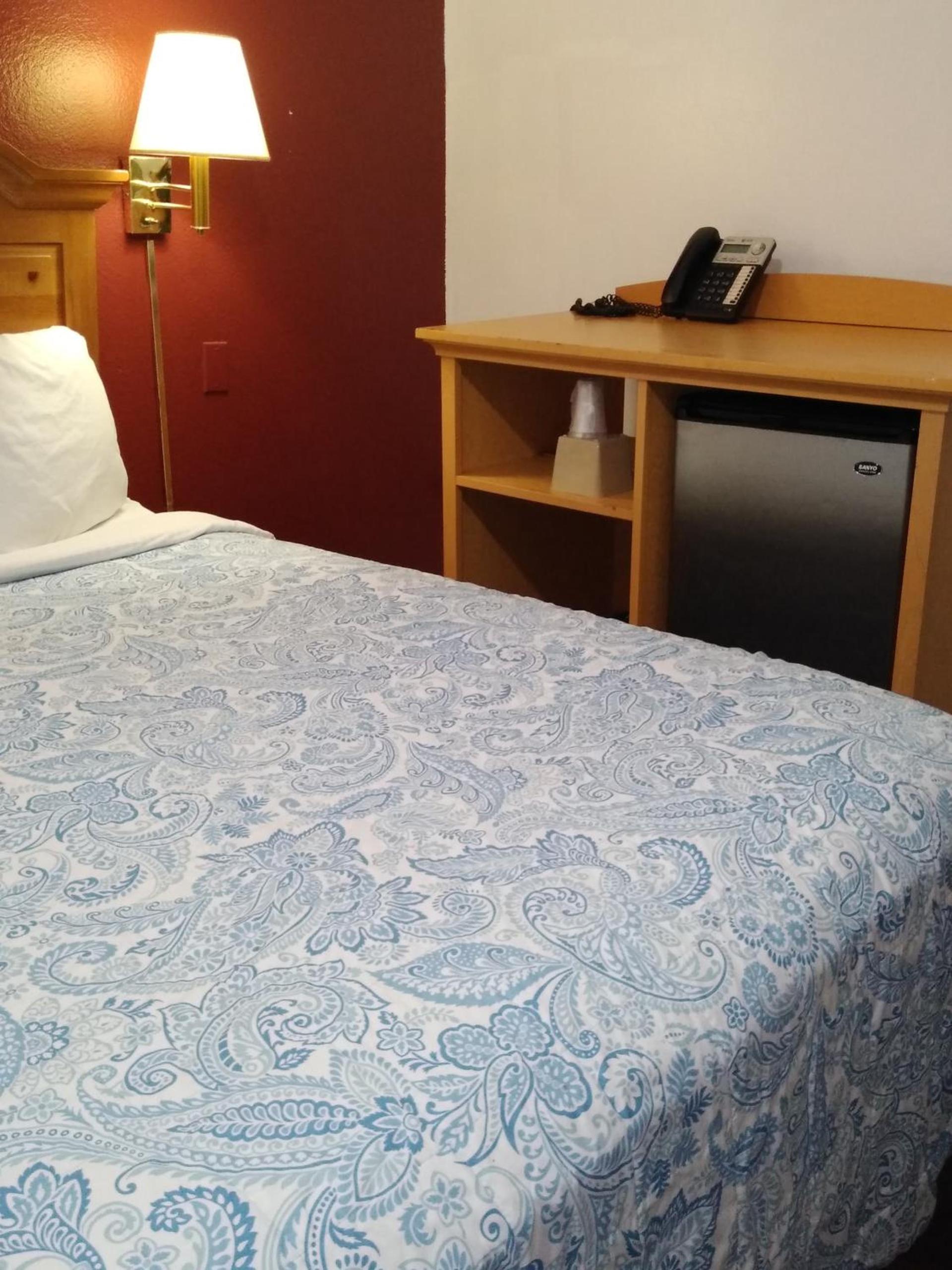 Econo Inn photo 3