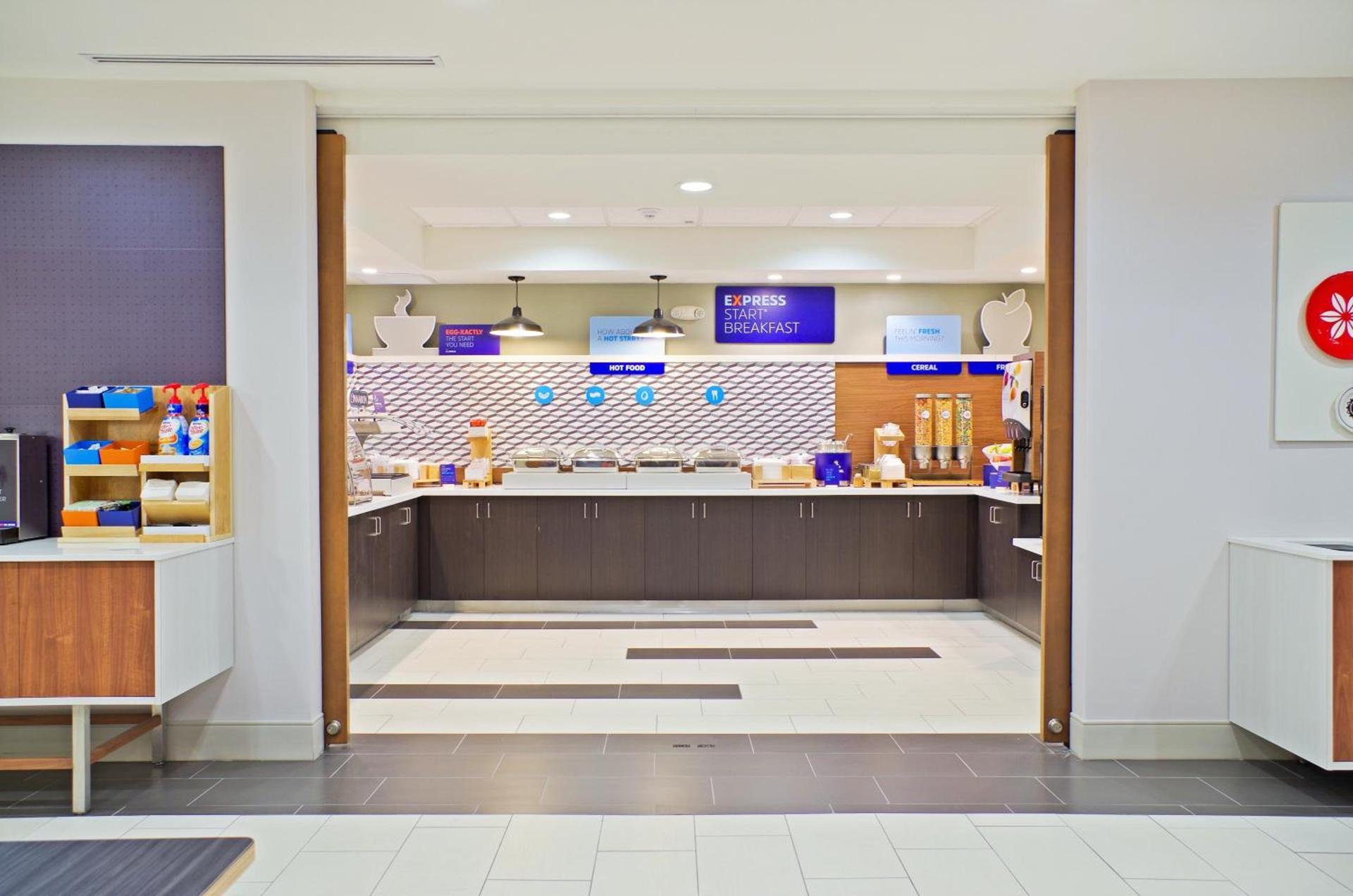 Holiday Inn Express & Suites - Phoenix North - Scottsdale by IHG photo 15