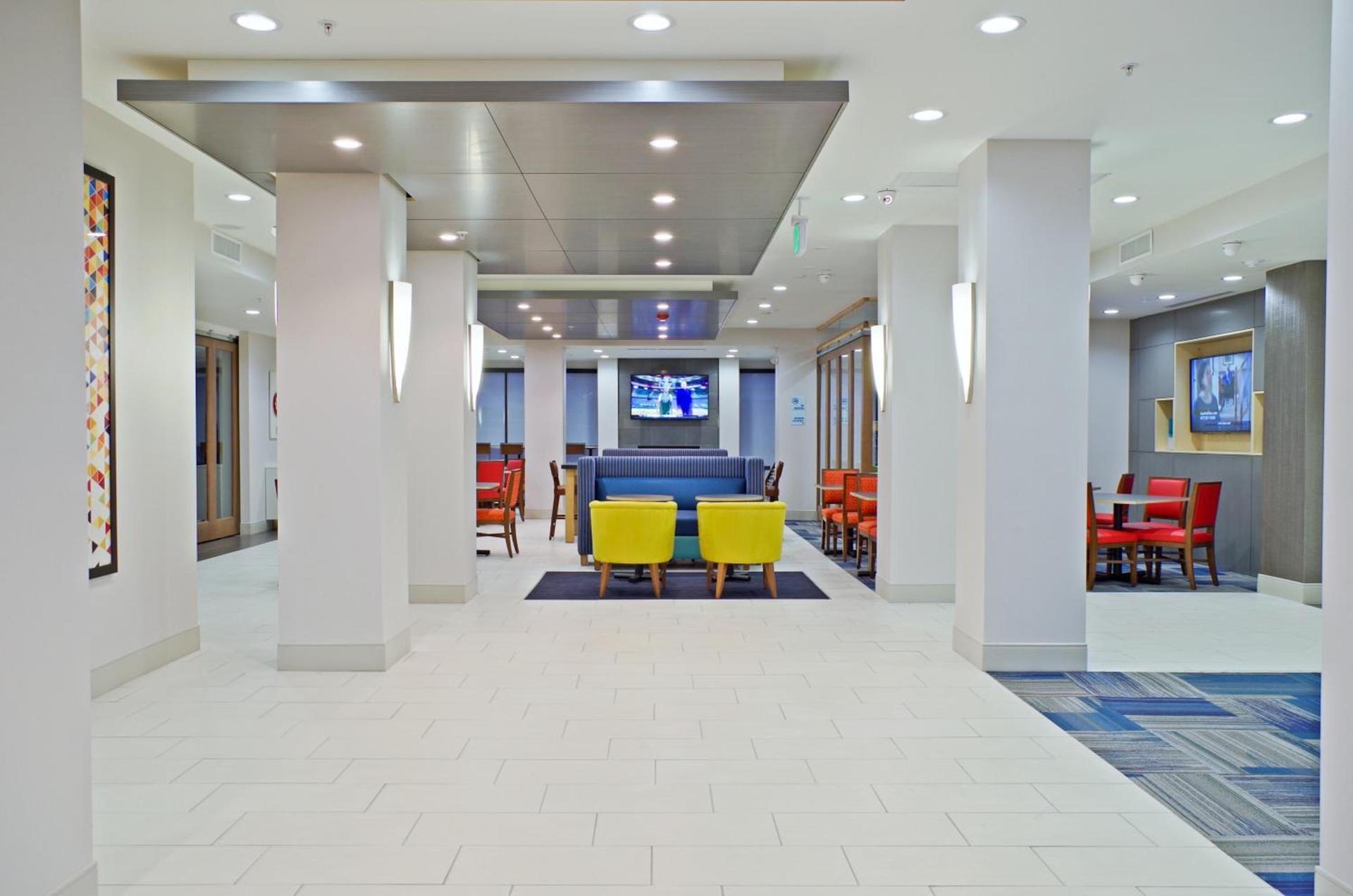 Holiday Inn Express & Suites - Phoenix North - Scottsdale by IHG photo 39
