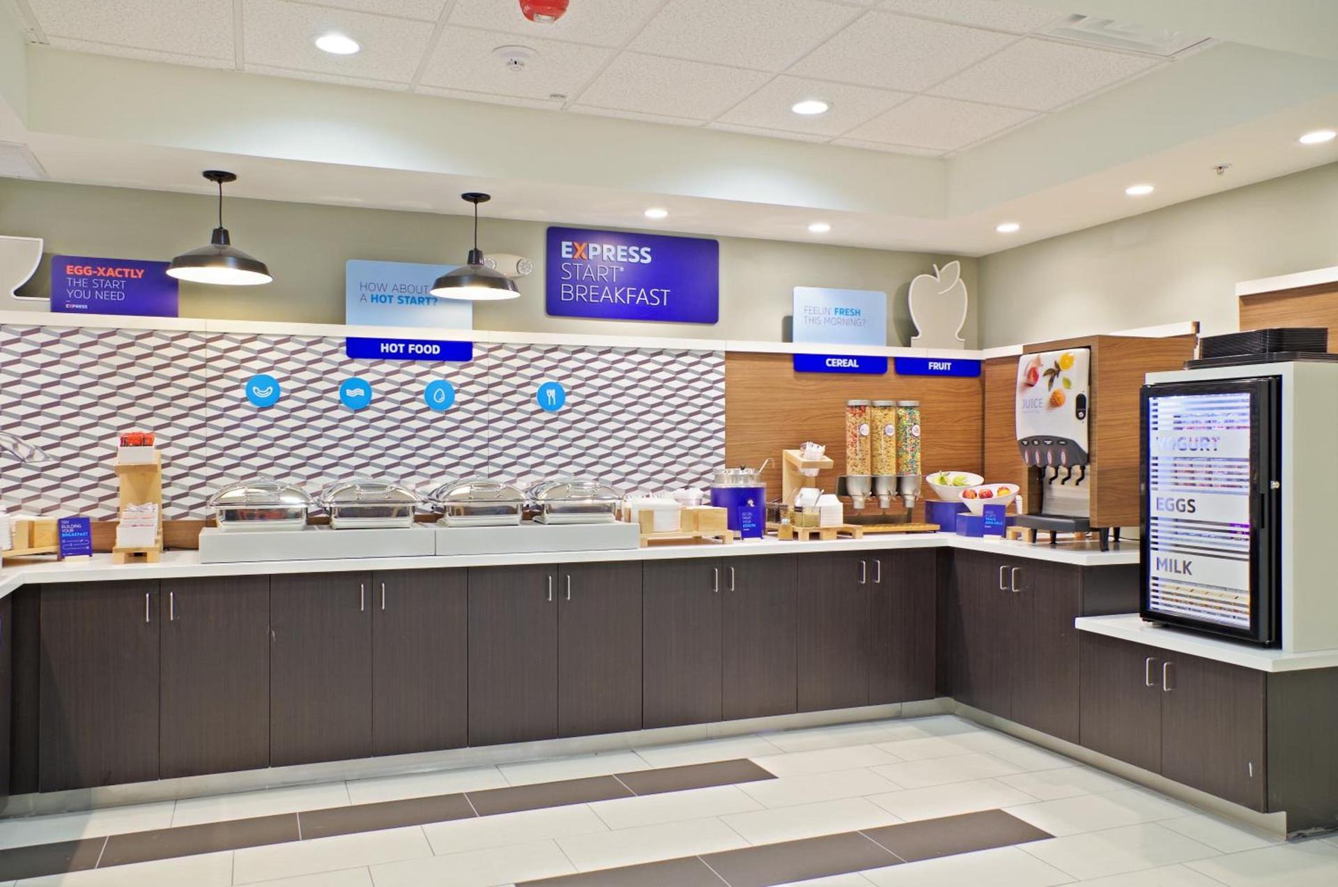 Holiday Inn Express & Suites - Phoenix North - Scottsdale by IHG photo 7