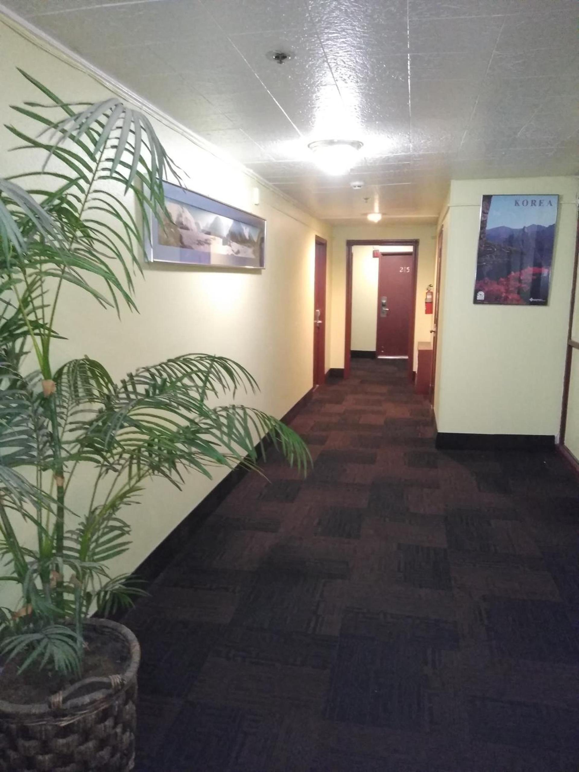 Econo Inn photo 9