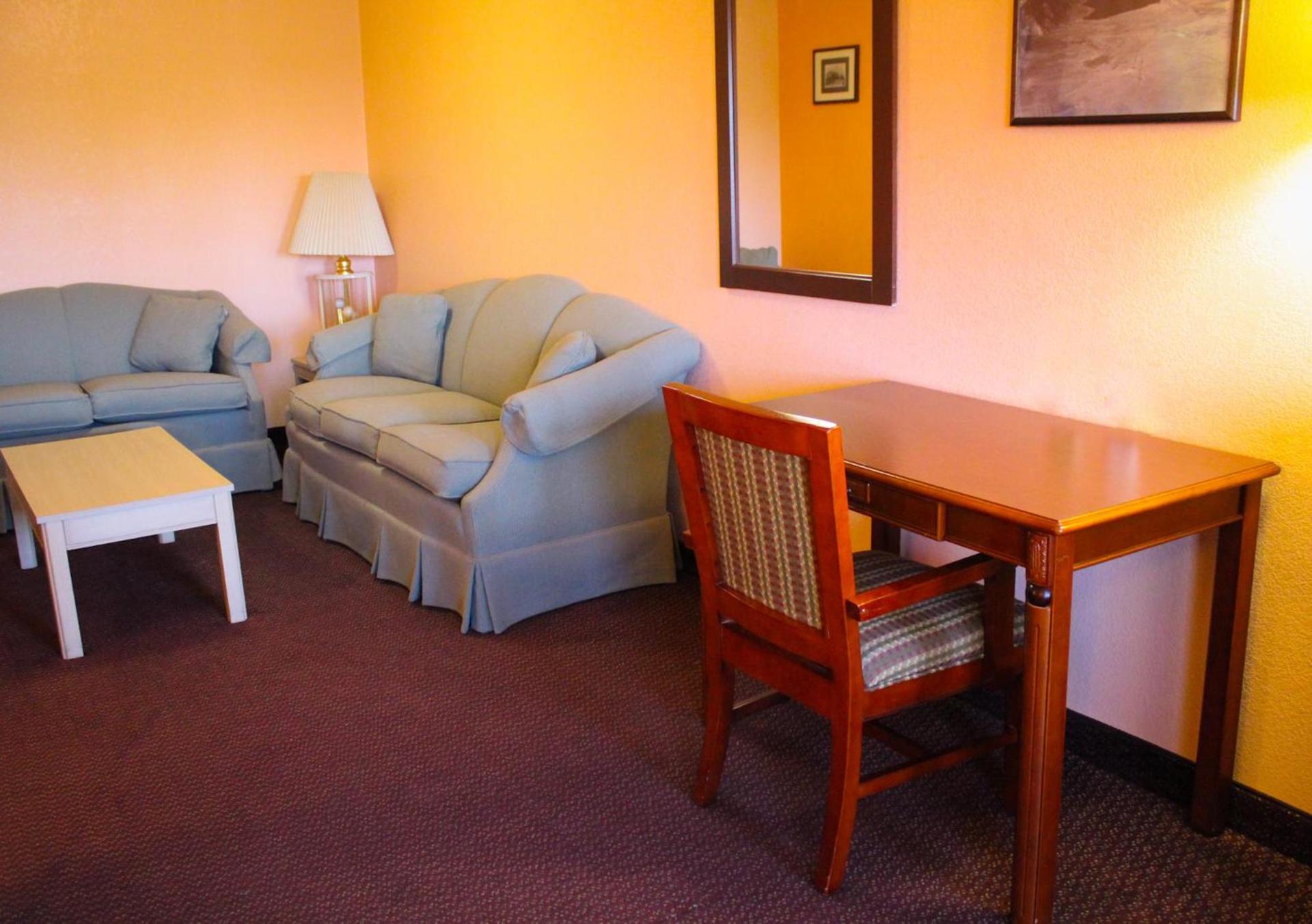 Hawthorne's Best Inn photo 3