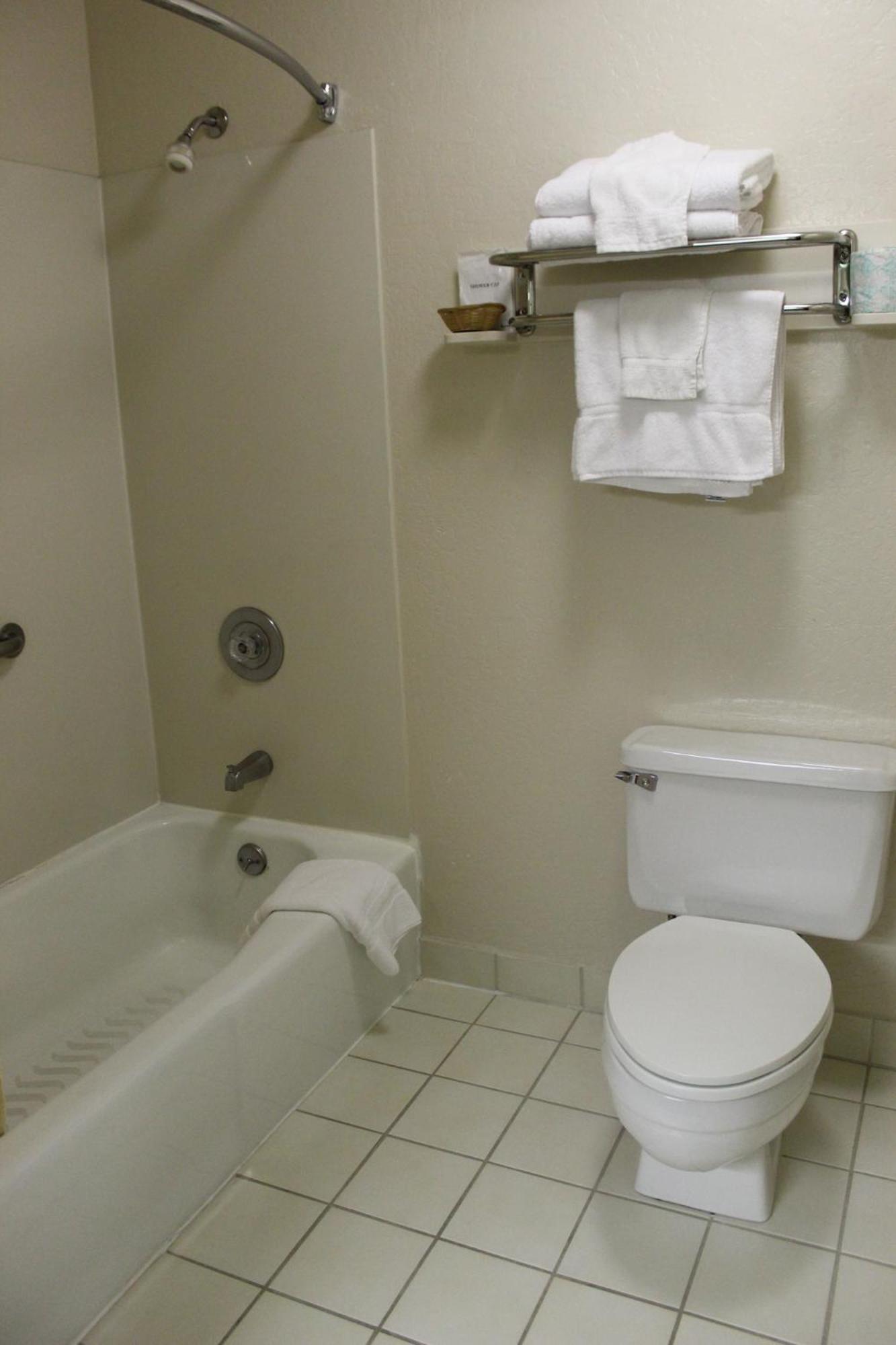 Hawthorne's Best Inn photo 10