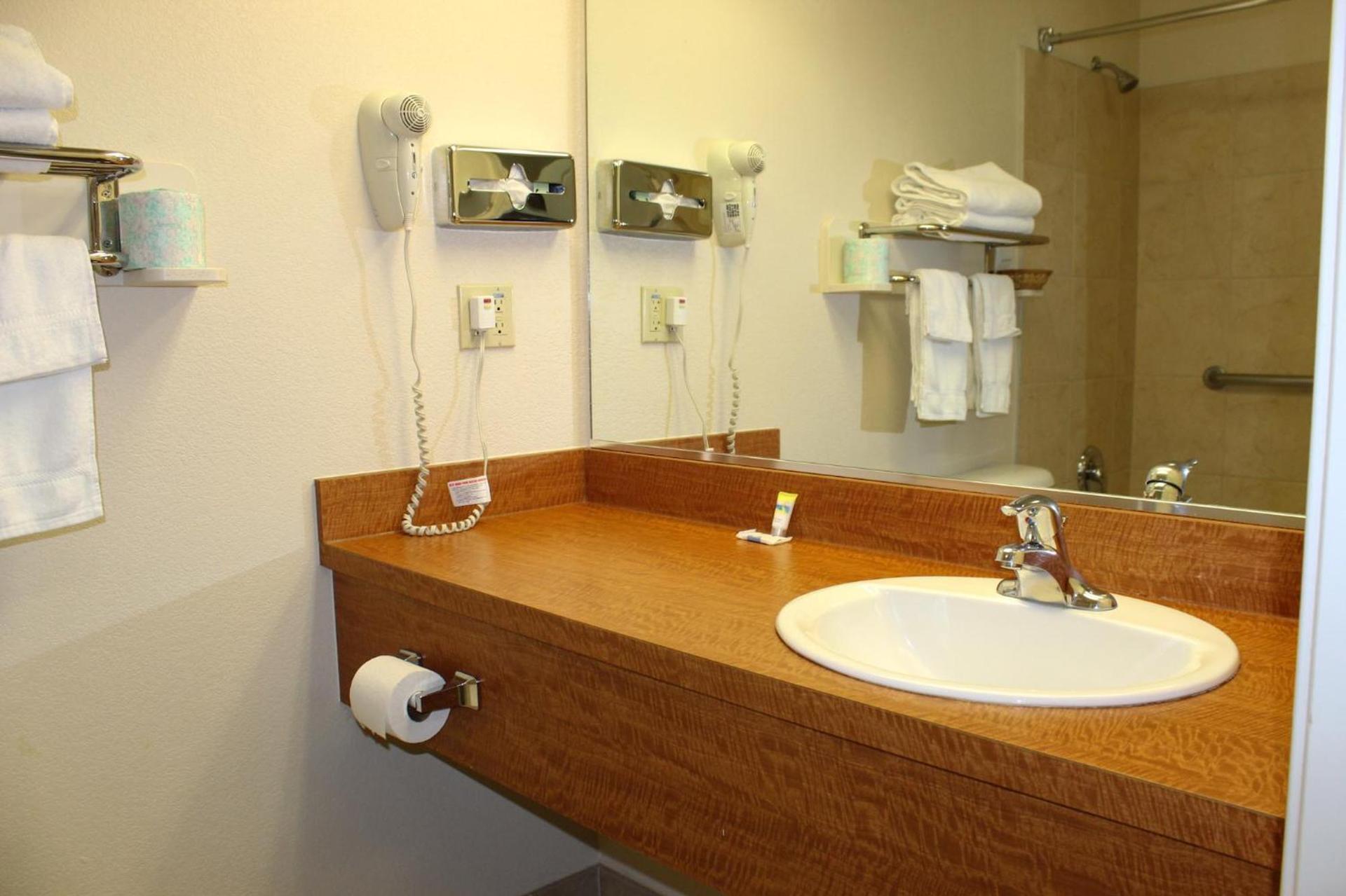 Hawthorne's Best Inn photo 23