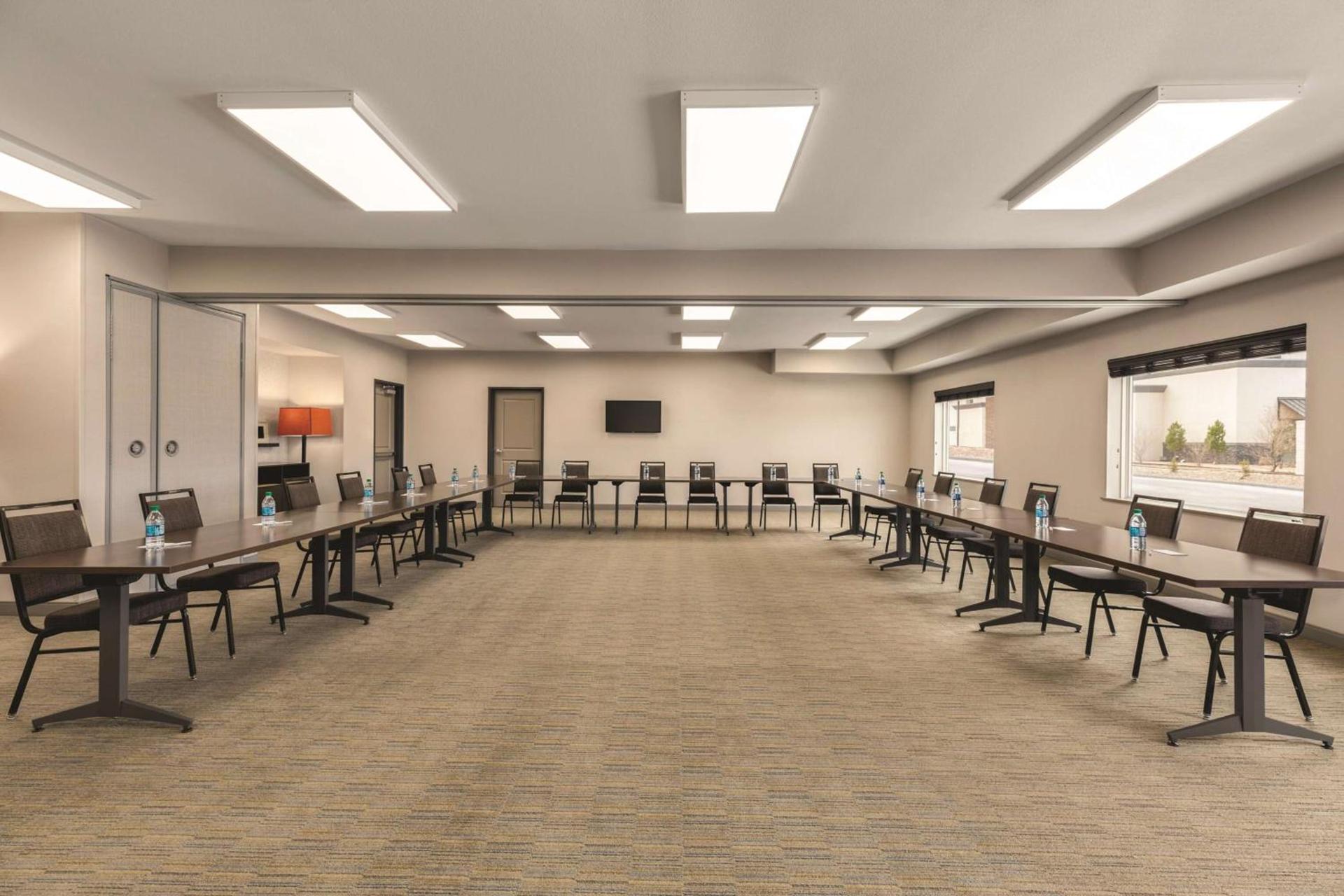 Country Inn & Suites by Radisson, Lubbock Southwest, TX photo 32