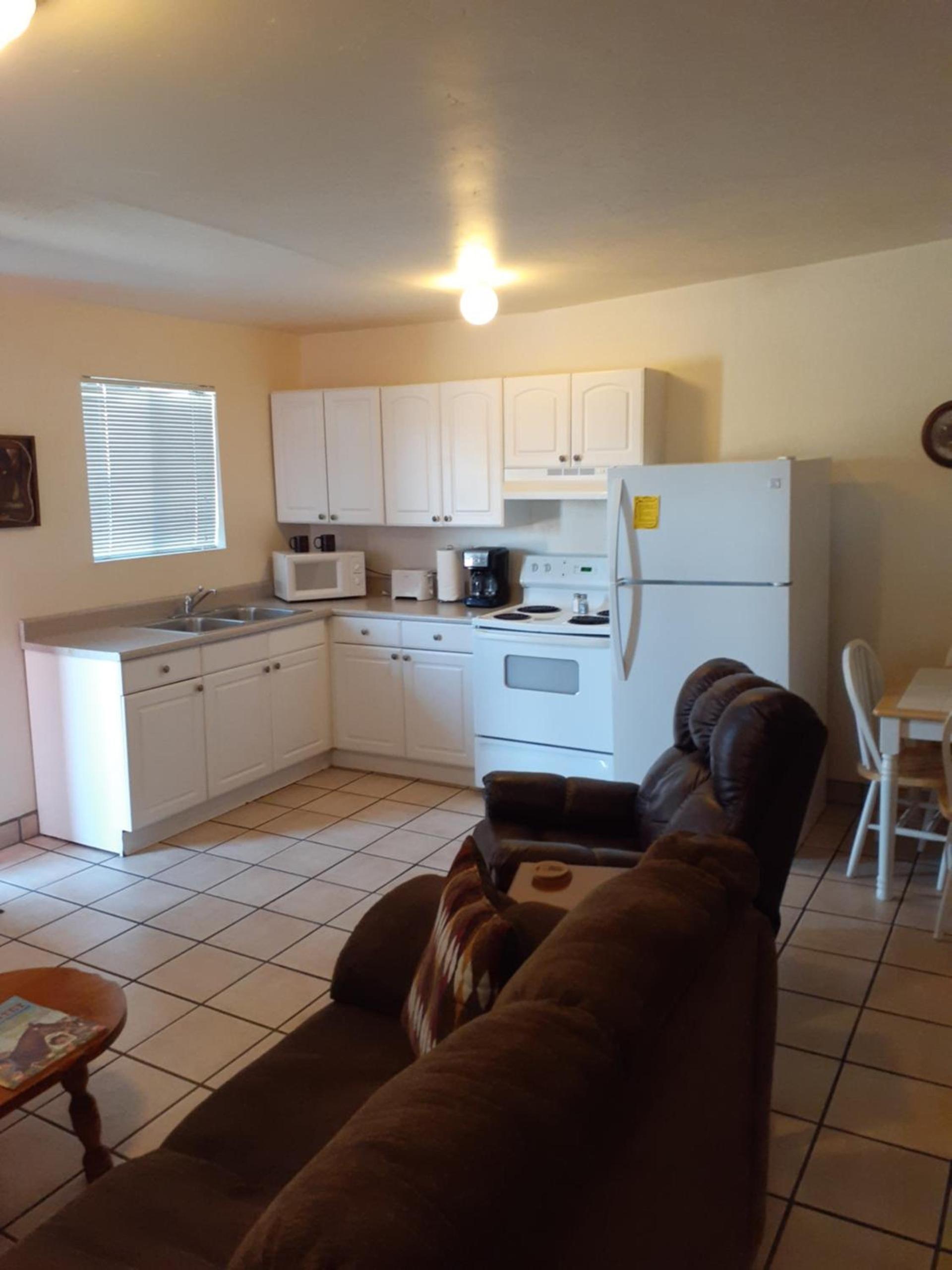 Stagecoach Suites photo 72