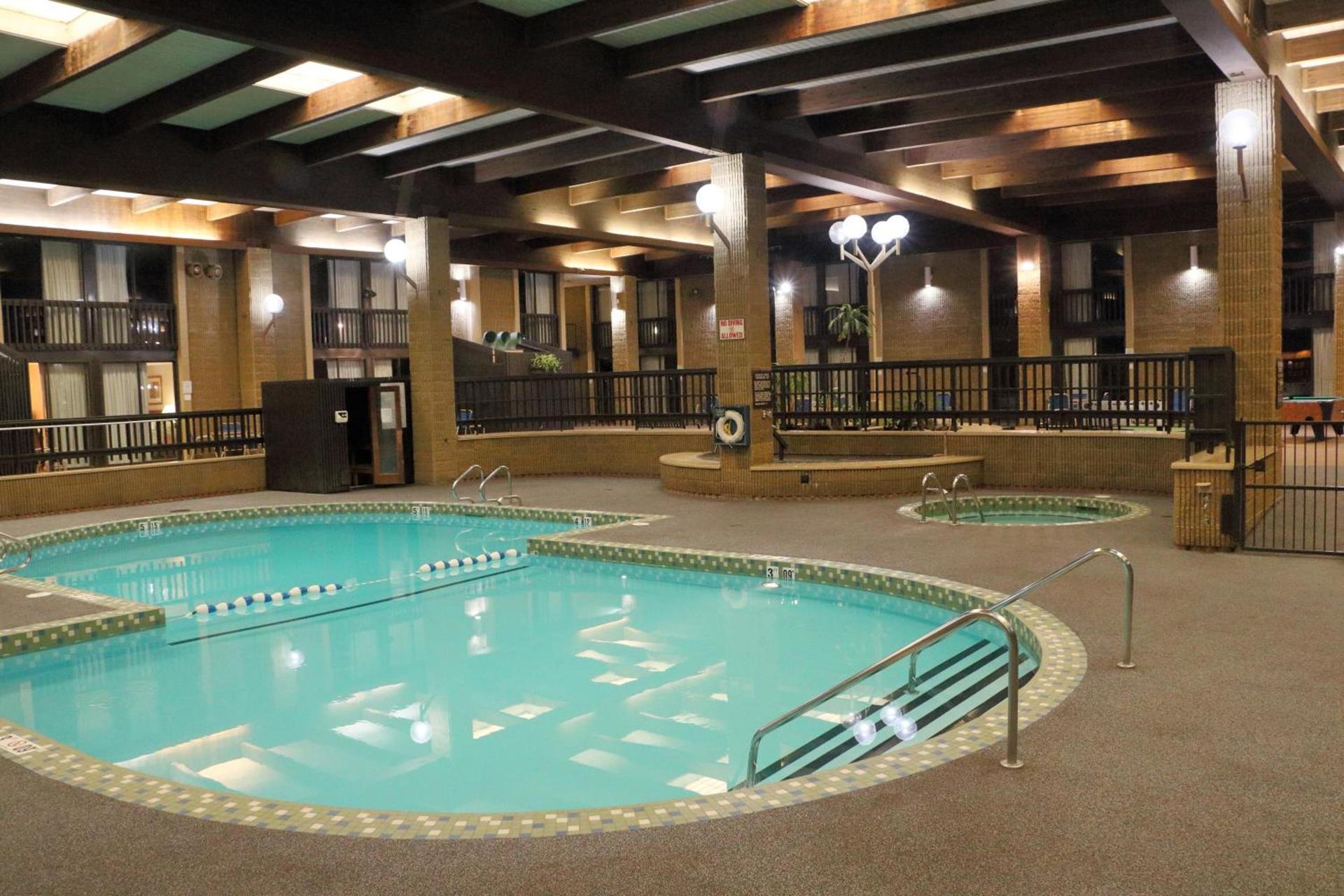 Ramada by Wyndham Alpena photo 86
