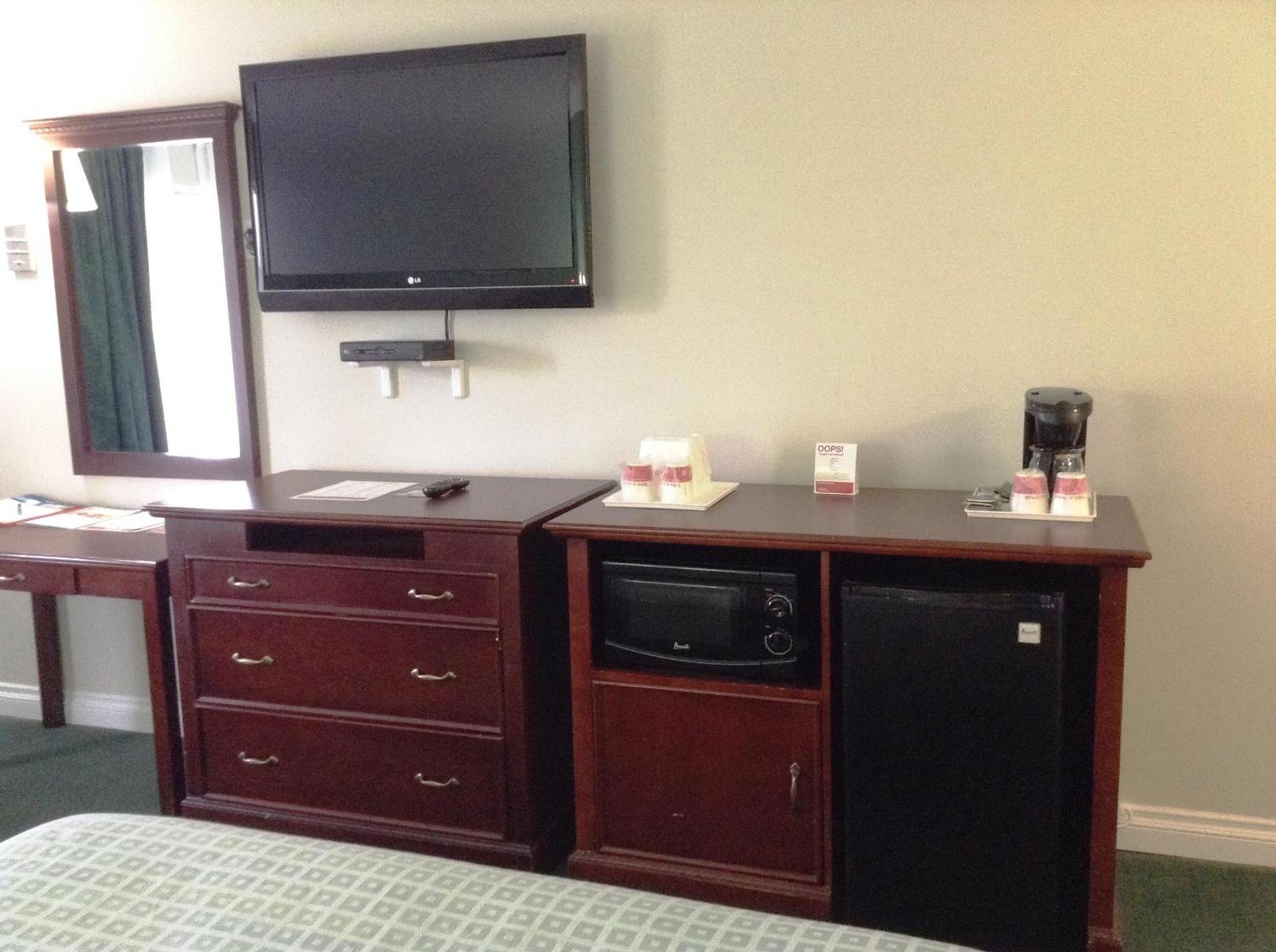 Ramada by Wyndham Oceanside photo 18