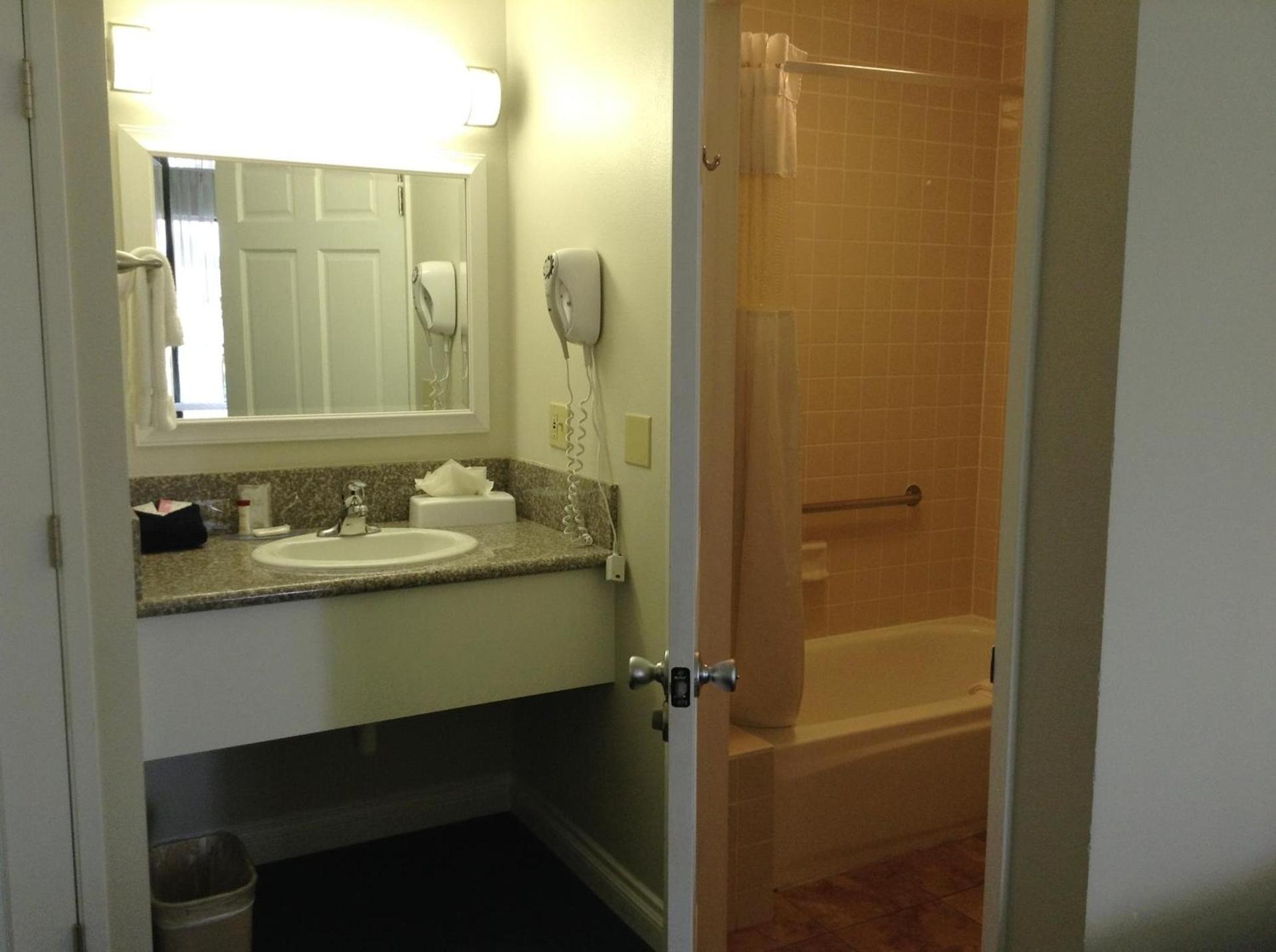 Ramada by Wyndham Oceanside photo 20