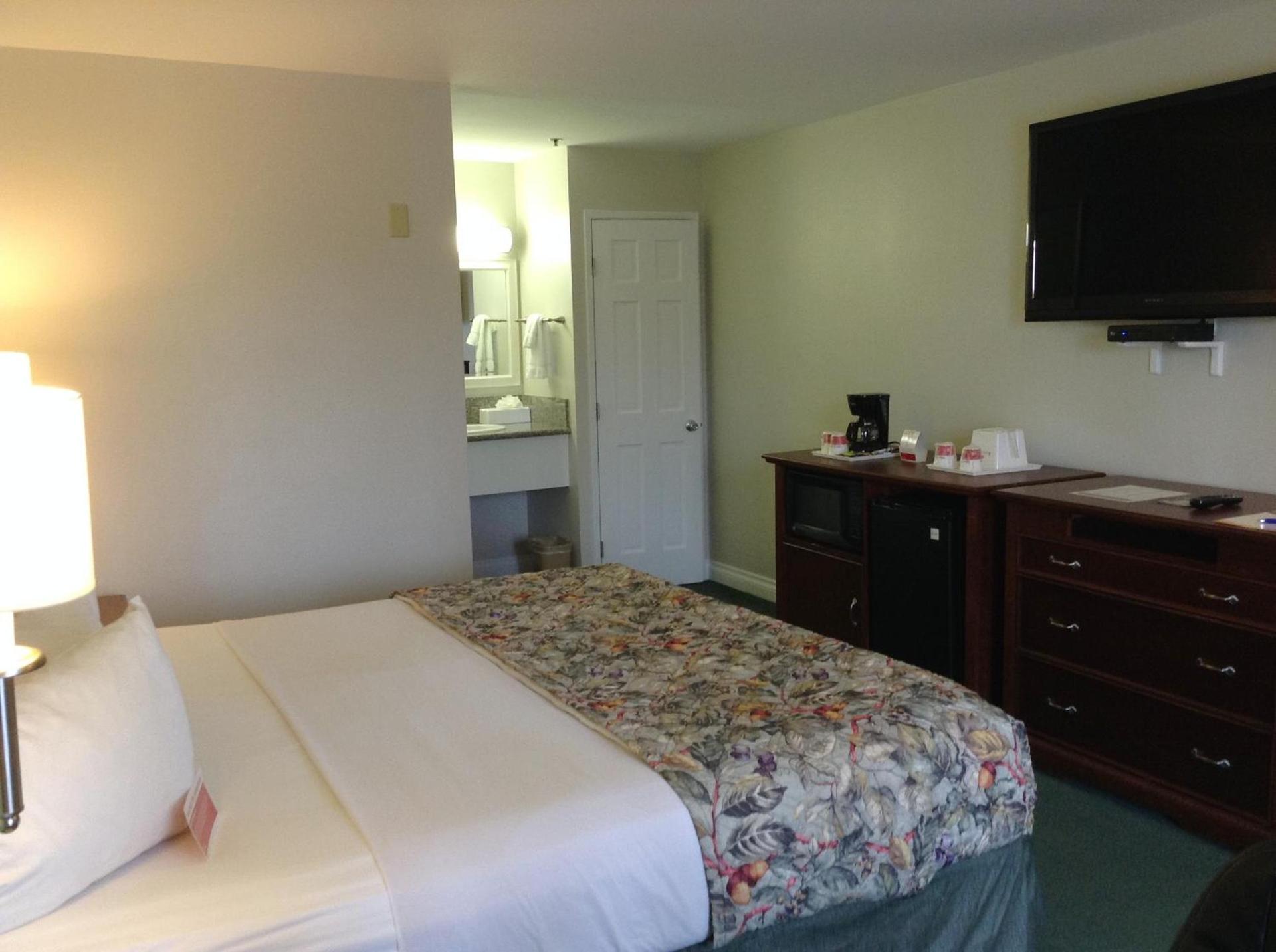Ramada by Wyndham Oceanside photo 23
