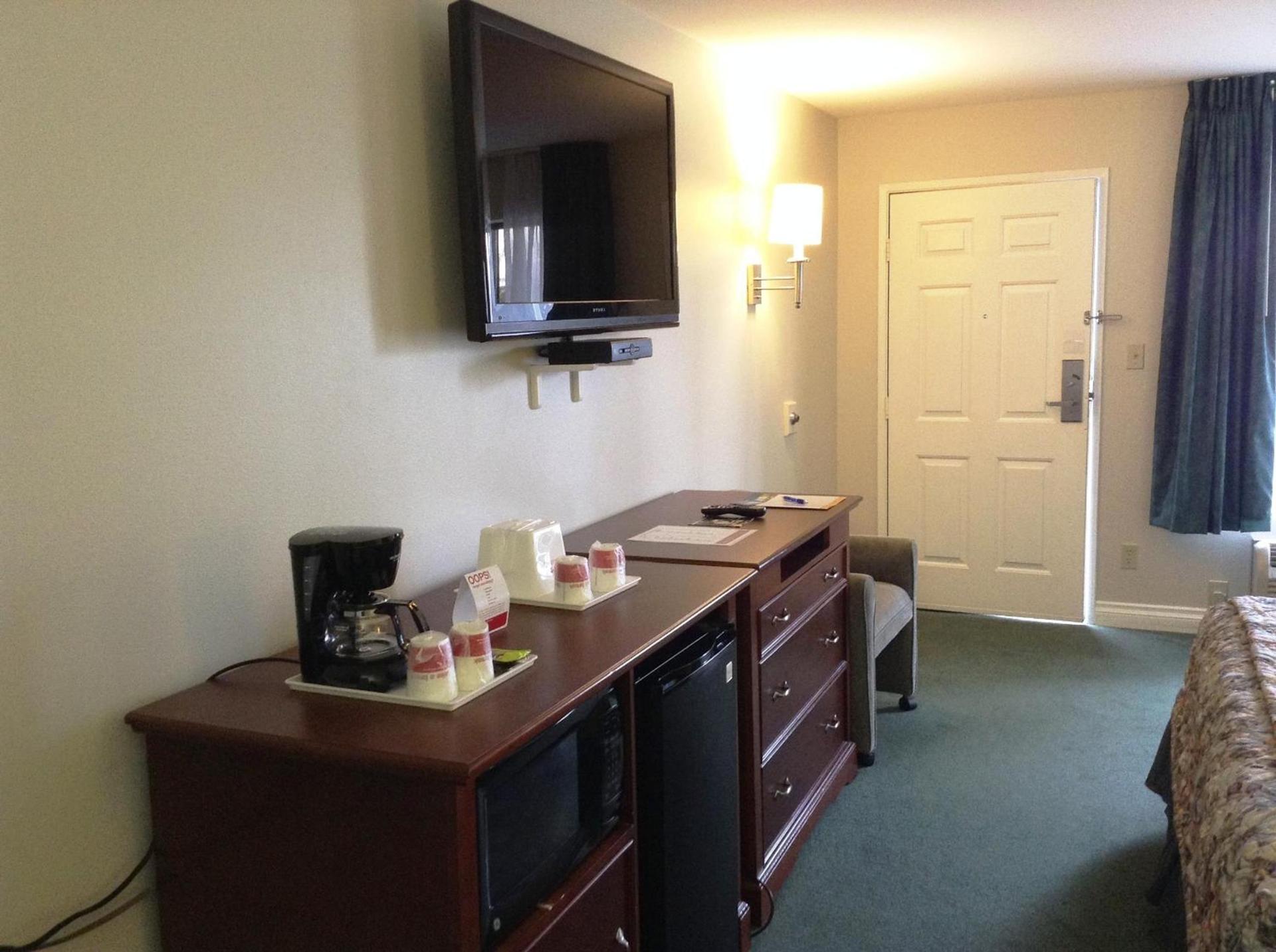 Ramada by Wyndham Oceanside photo 26