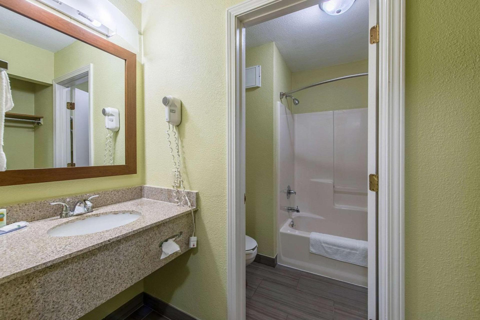 Quality Inn & Suites University Area photo 13