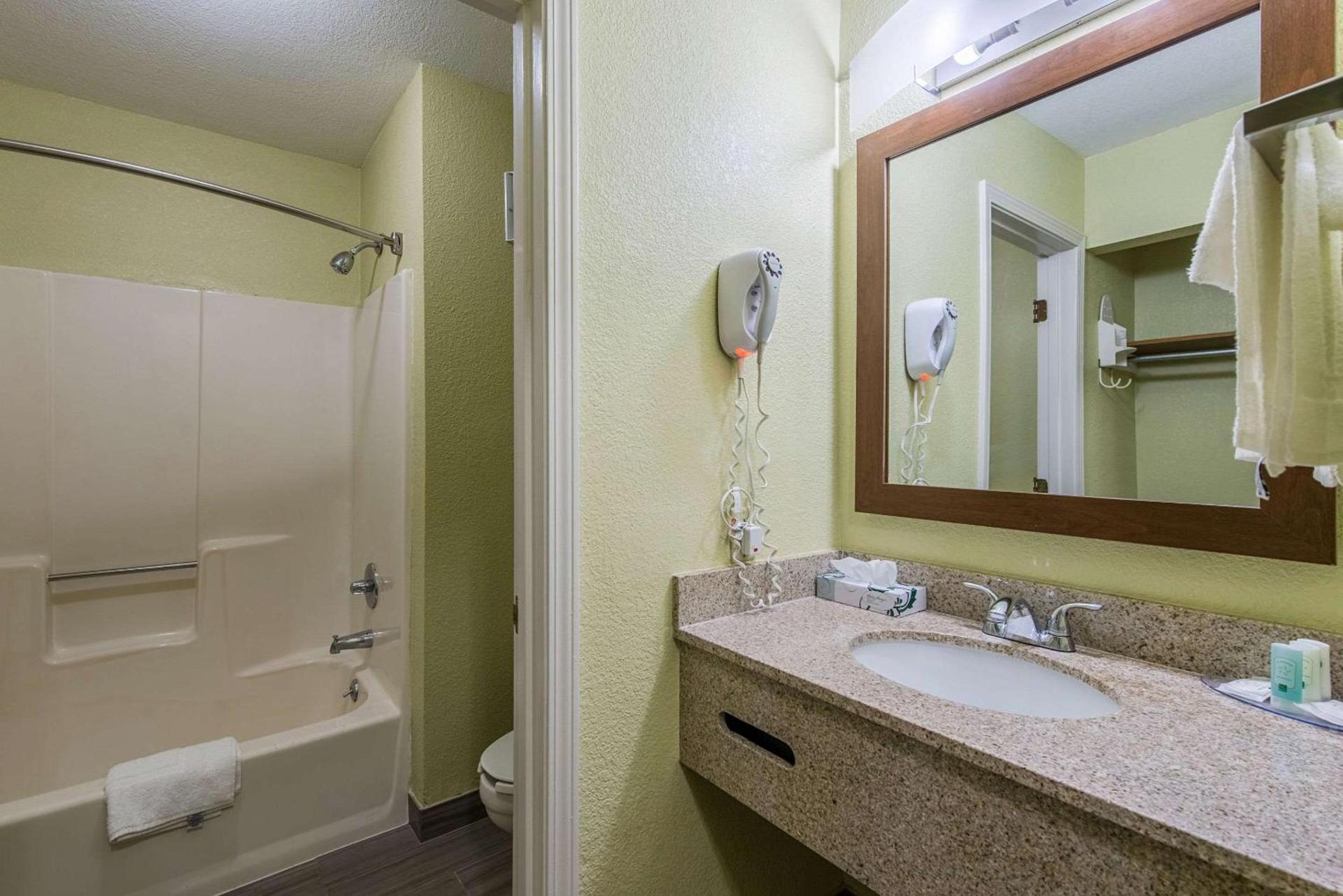 Quality Inn & Suites University Area photo 12