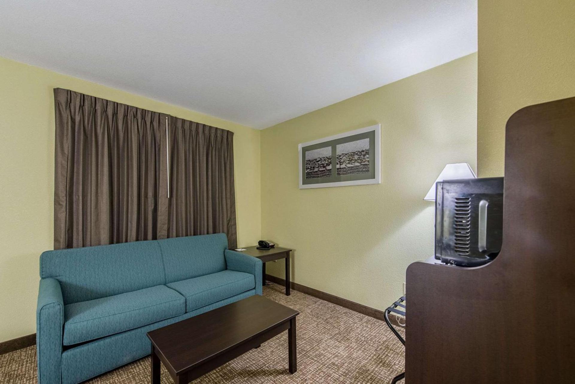 Quality Inn & Suites University Area photo 17