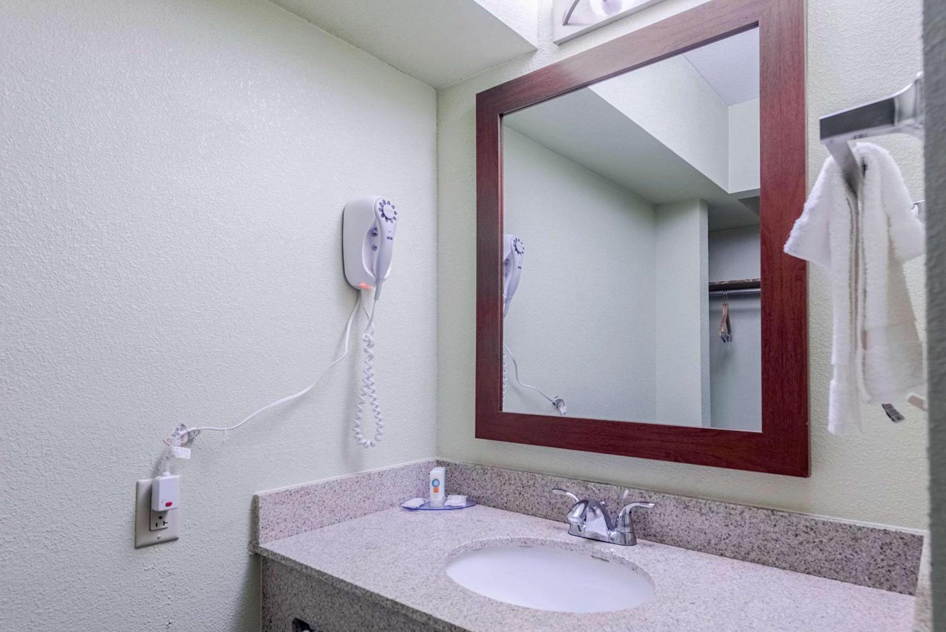 Quality Inn & Suites University Area photo 14