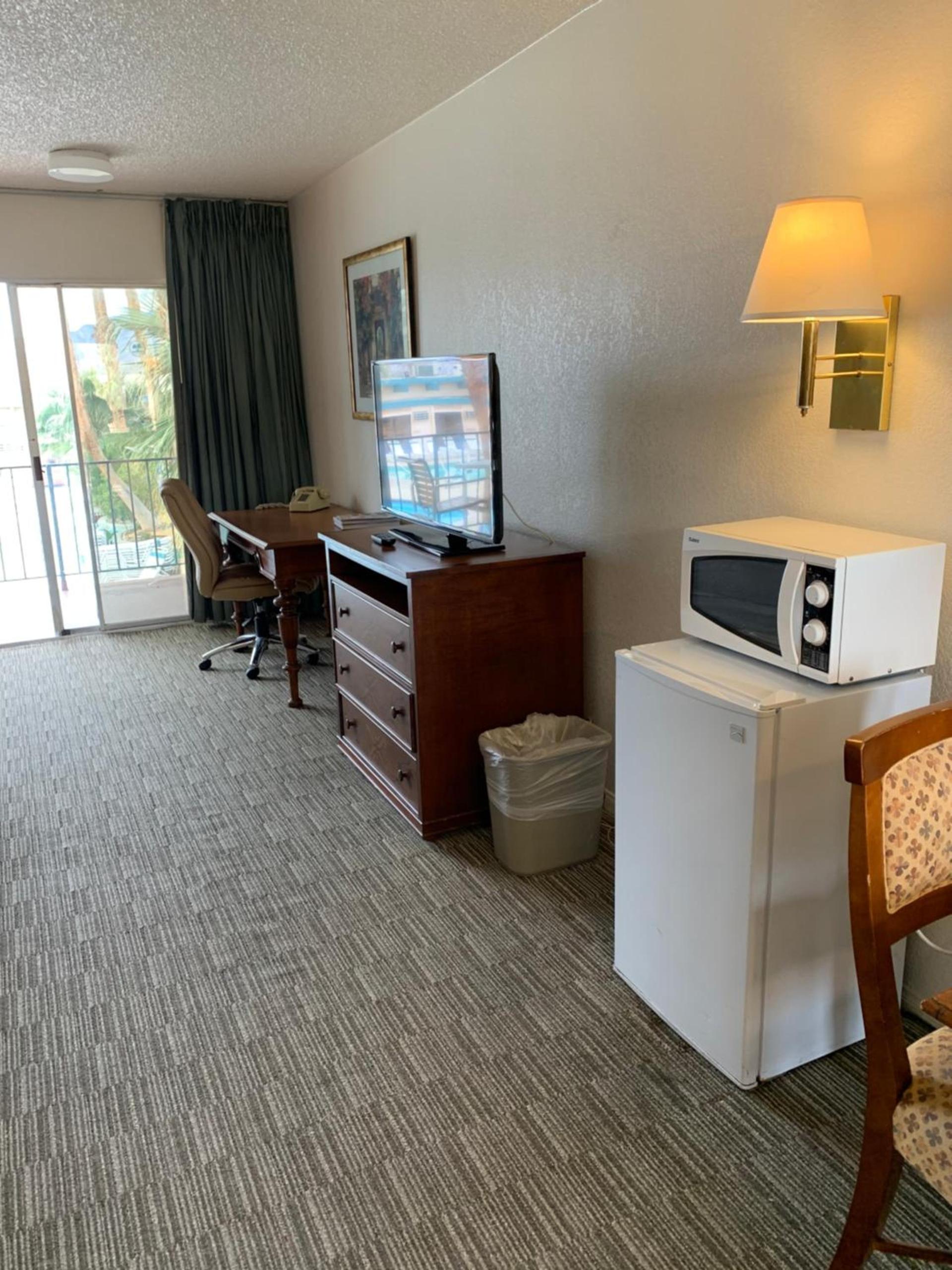 Desert Hot Springs Spa Hotel photo 28