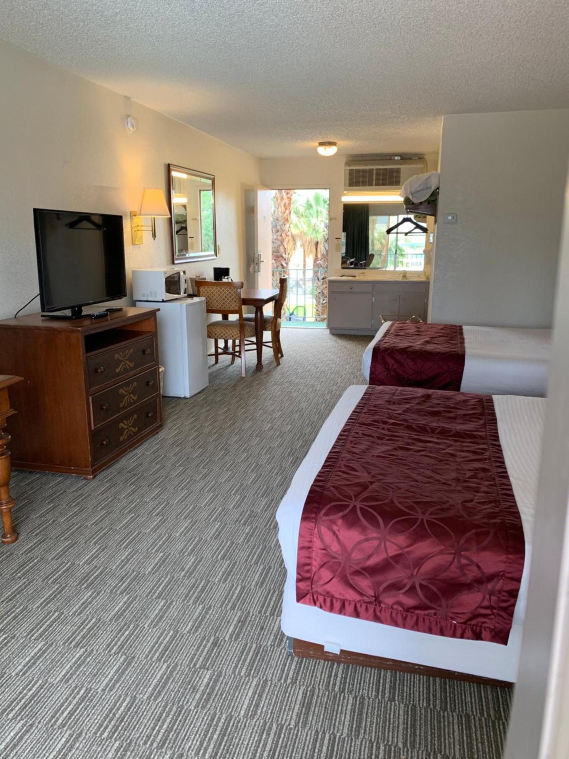 Desert Hot Springs Spa Hotel photo 8