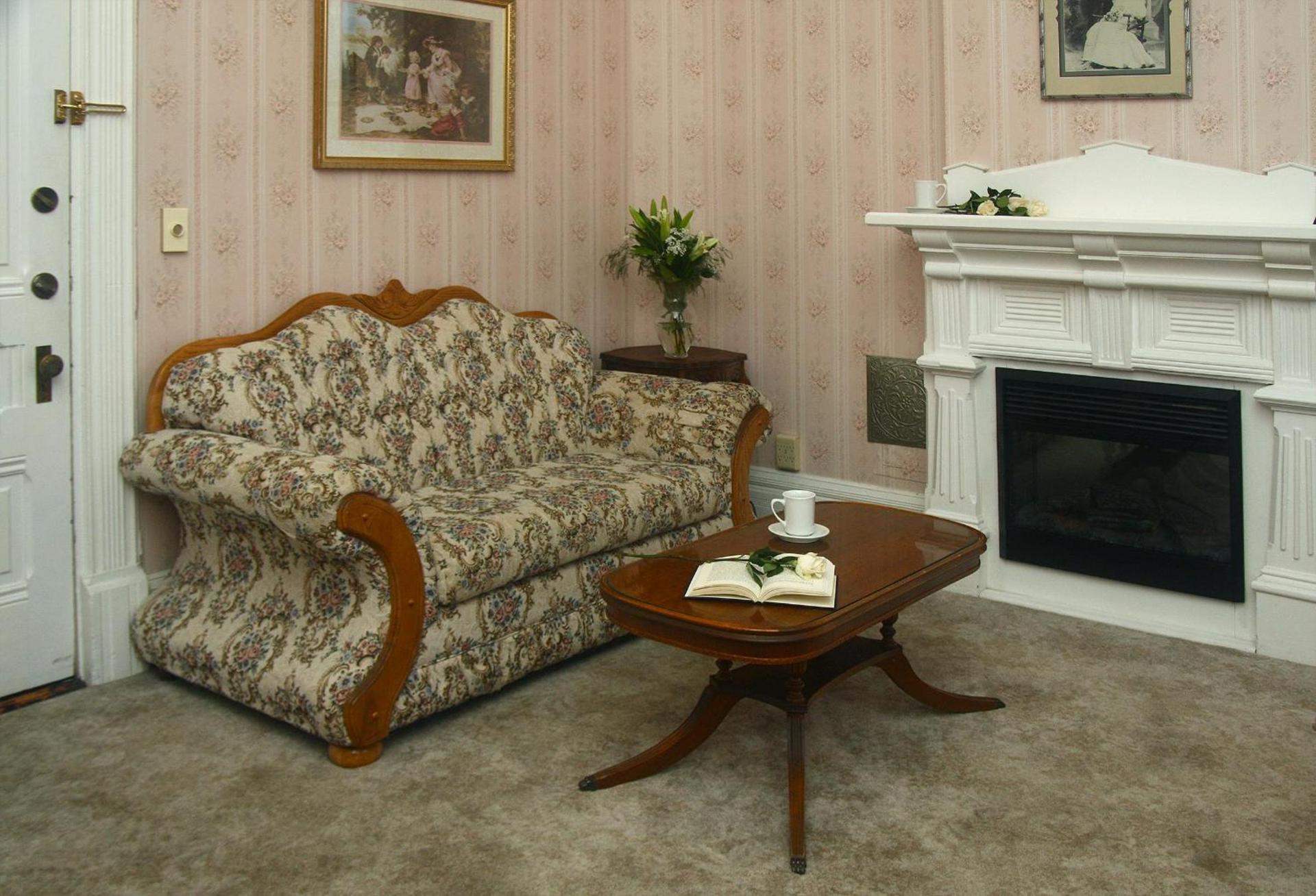 Victorian Inn photo 26