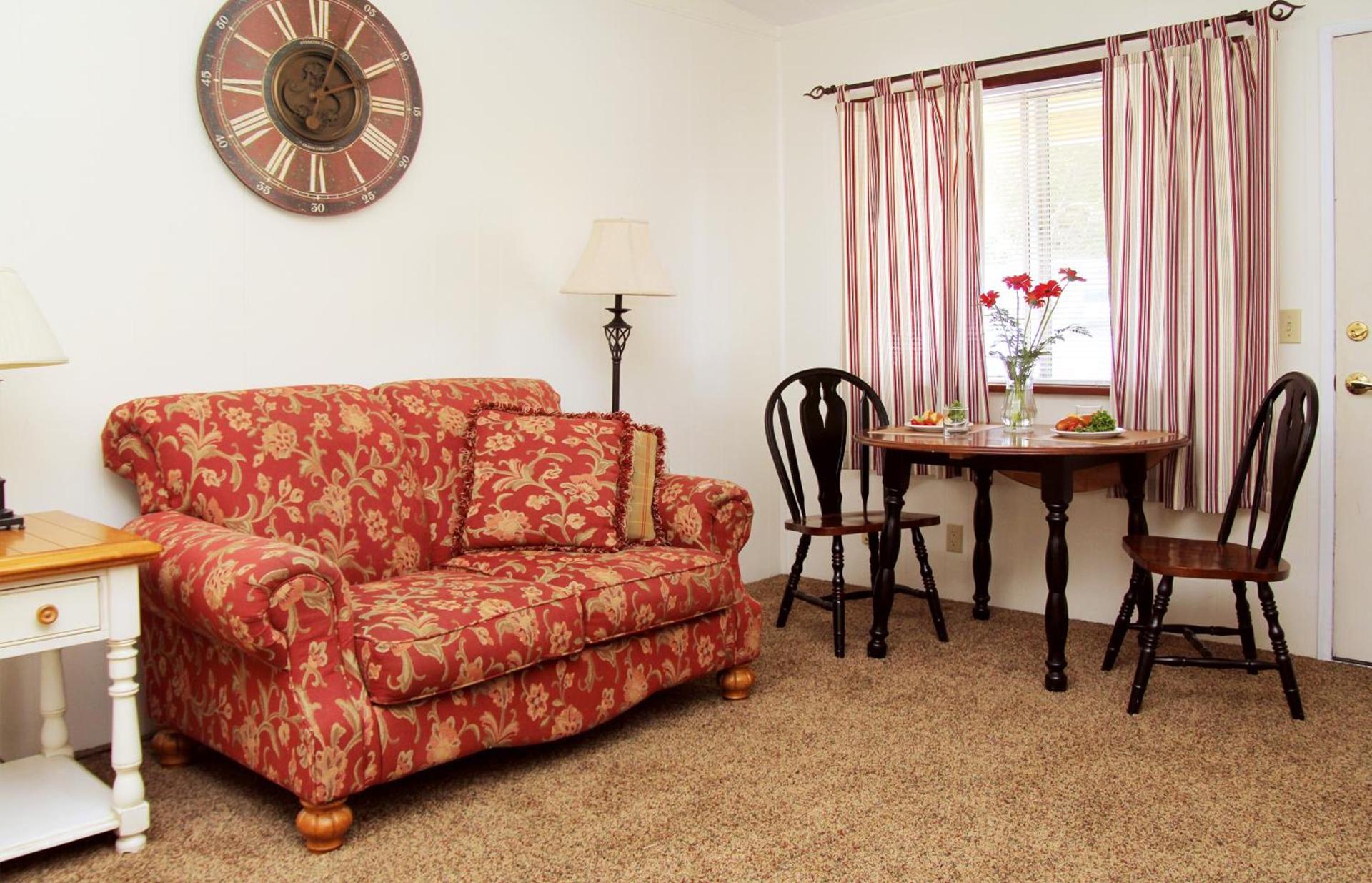 Redwood Suites photo 23