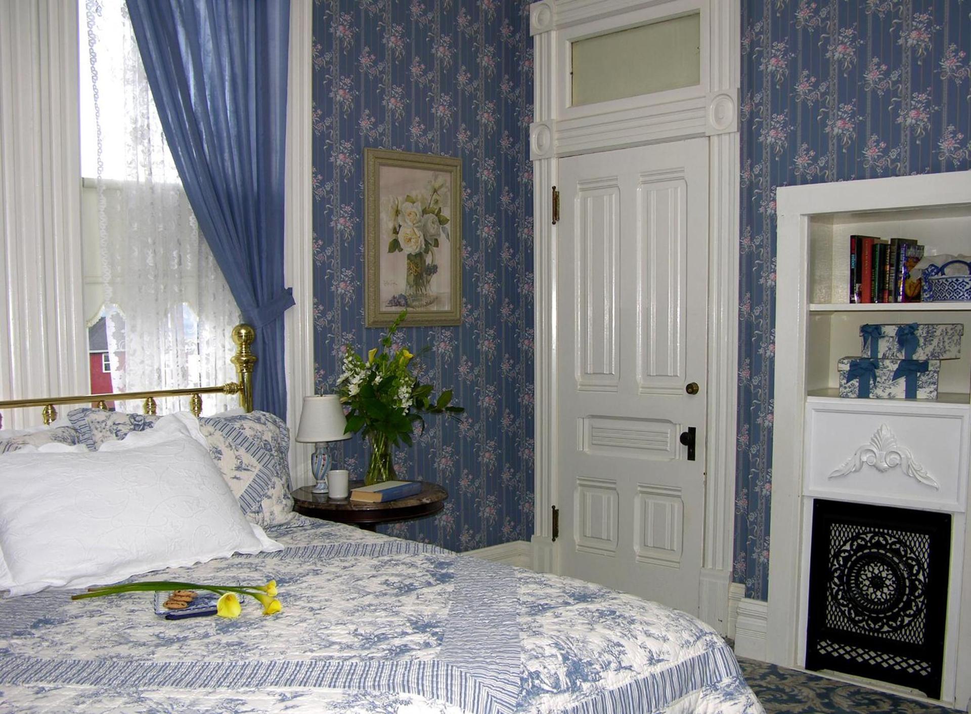 Victorian Inn photo 3