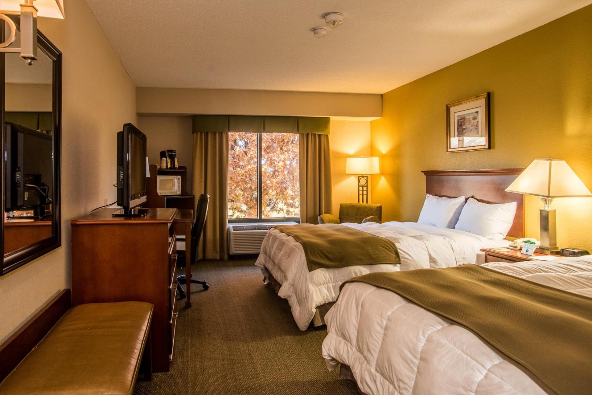 Round Hill Inn photo 21