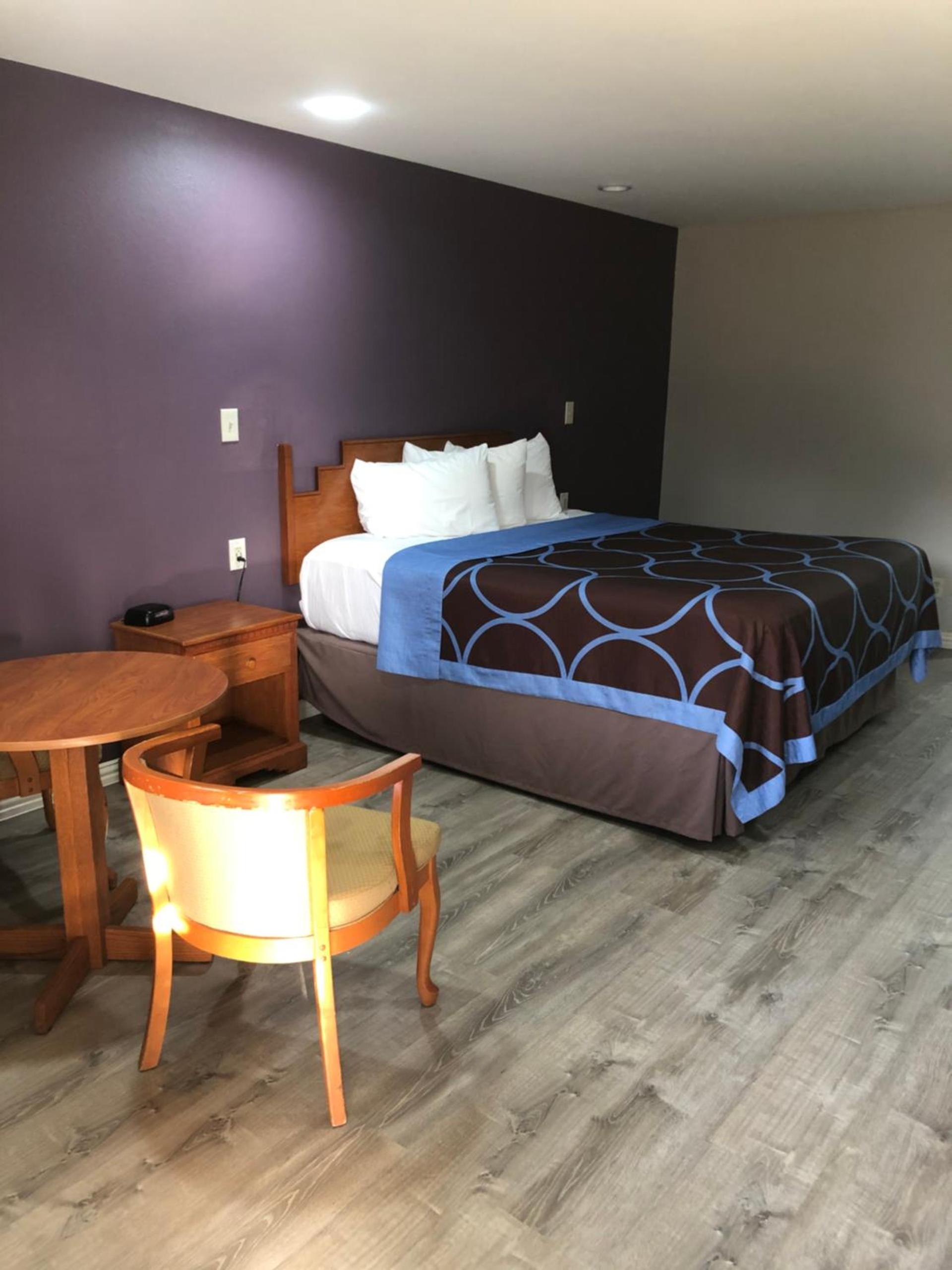 Diboll Inn and Suites photo 14