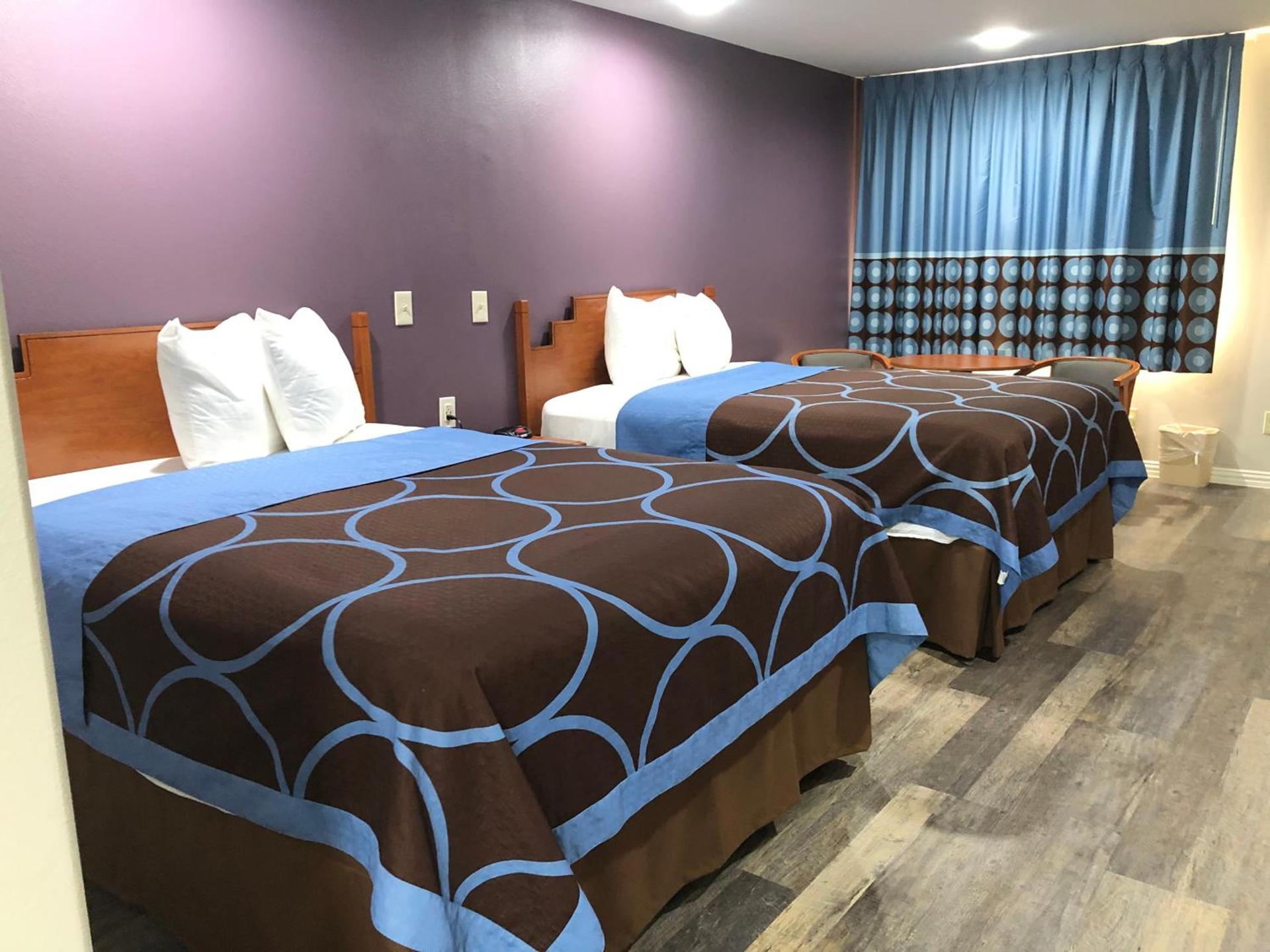 Diboll Inn and Suites photo 11