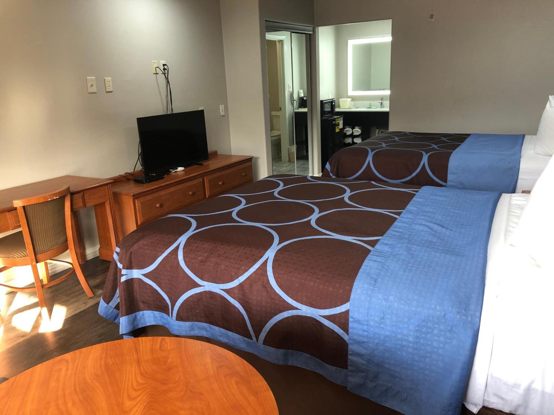 Diboll Inn and Suites photo 9