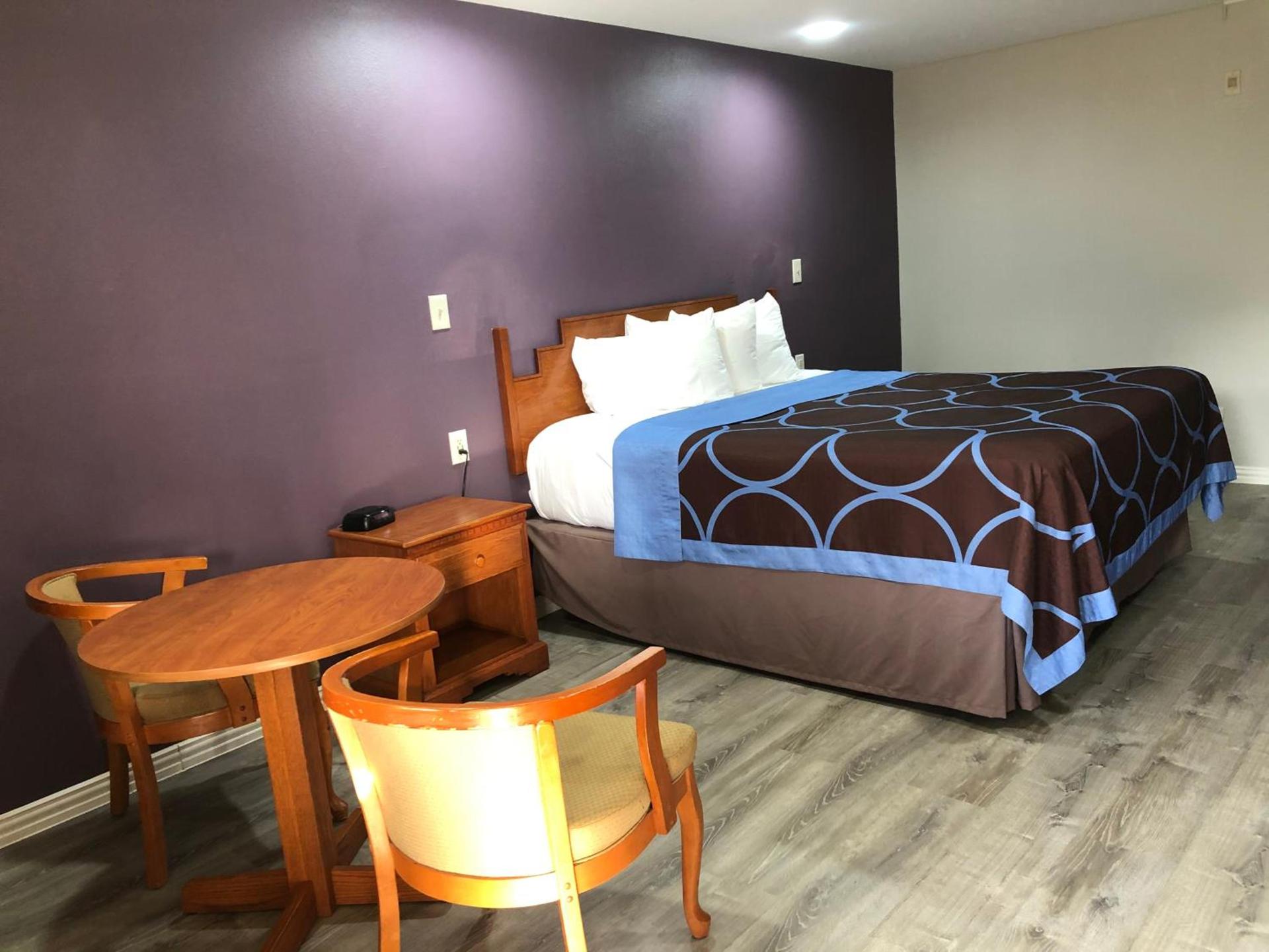 Diboll Inn and Suites photo 6
