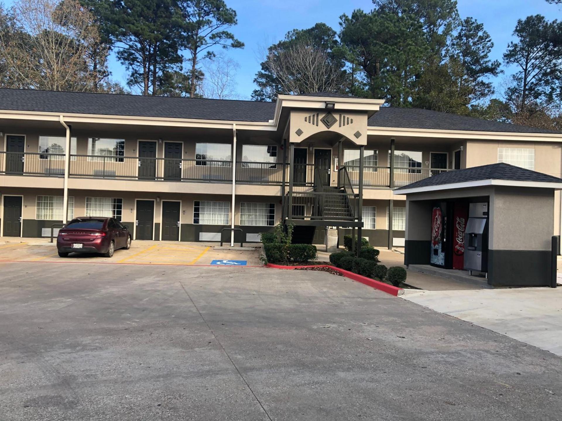 Diboll Inn and Suites photo 1
