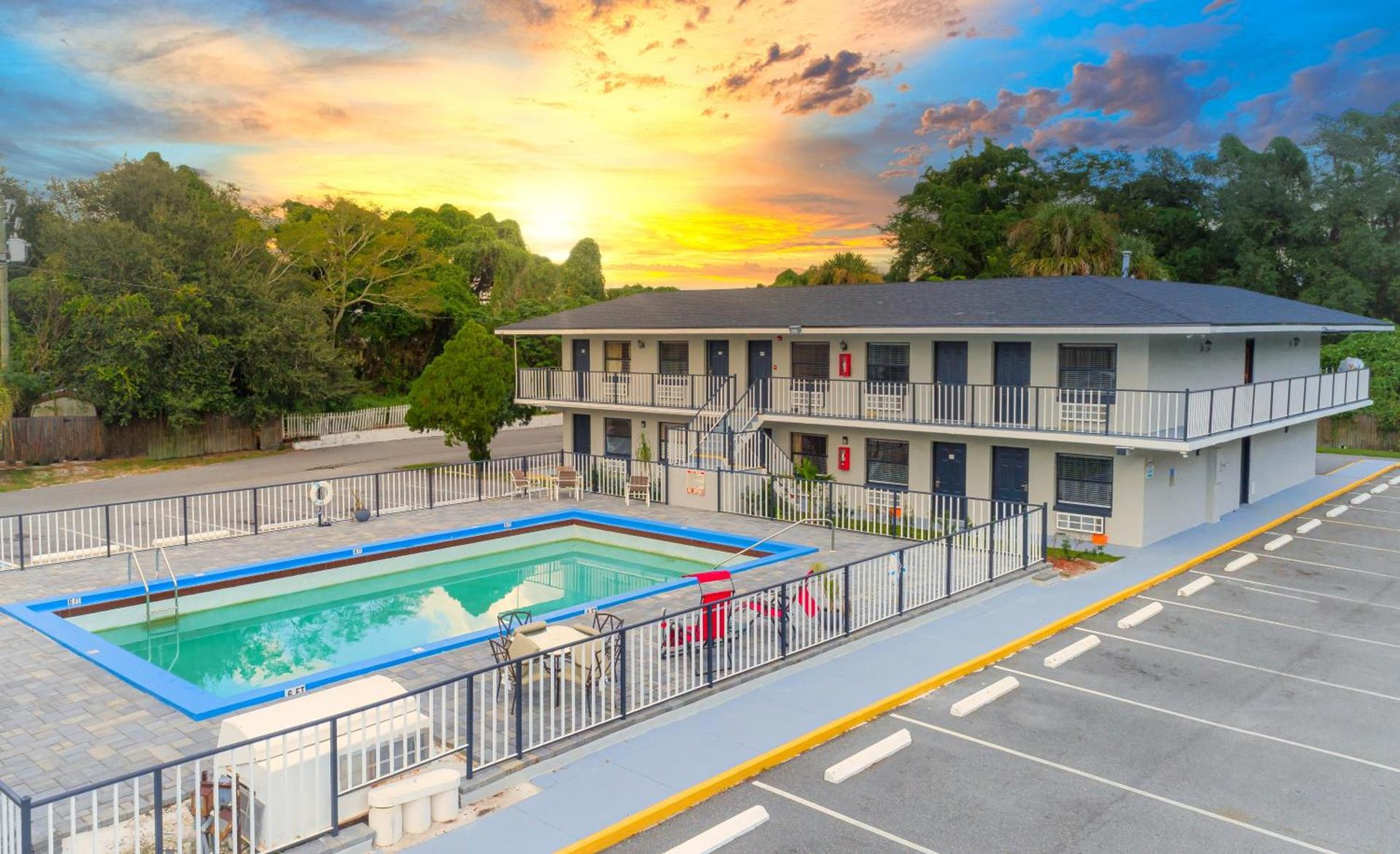 Sunshine Inn photo 2