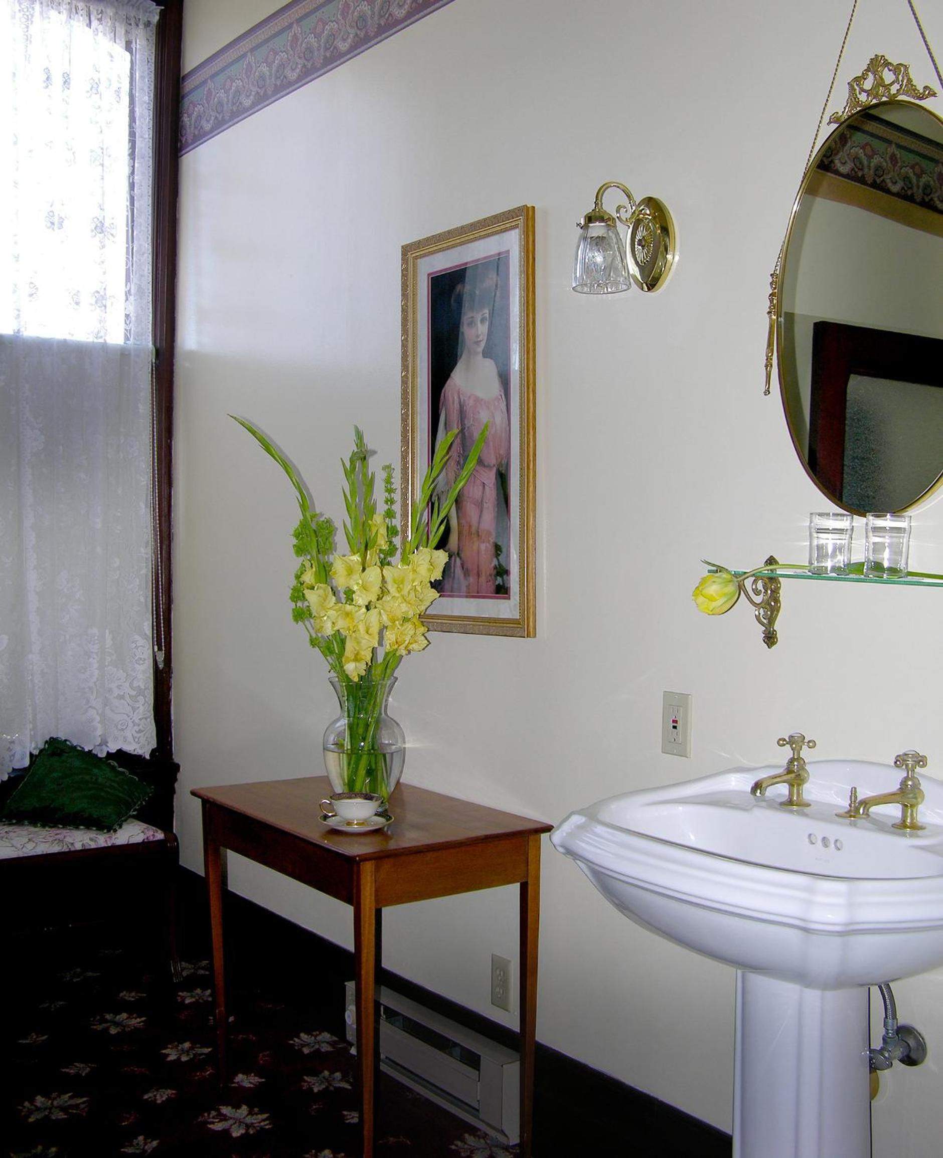 Victorian Inn photo 4