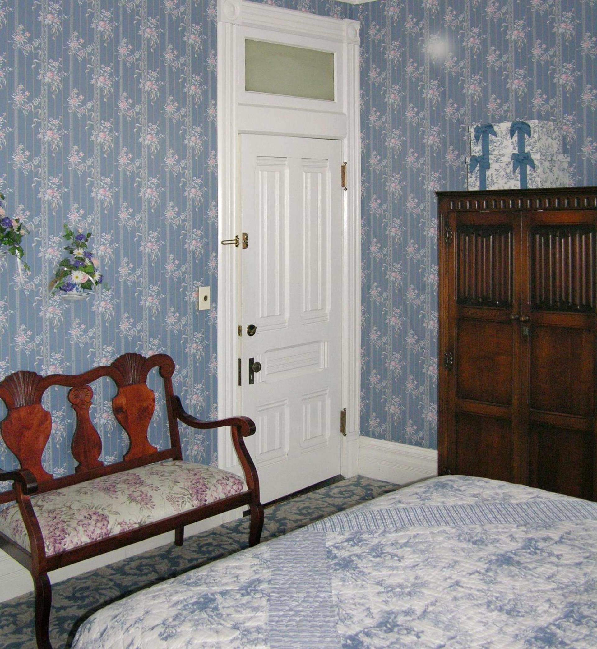 Victorian Inn photo 22